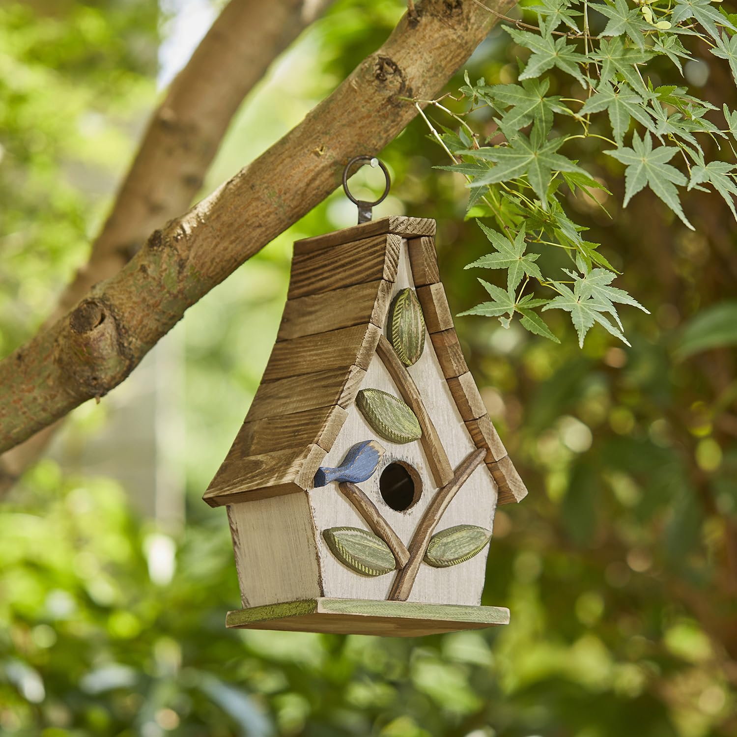 Glitzhome 9.5" H Garden Hanging Bird House Distressed Solid Wood Decorative Birdhouse with Natural Wood Pallet Roof and 3D Tree for Outdoors,Washed glitzhome