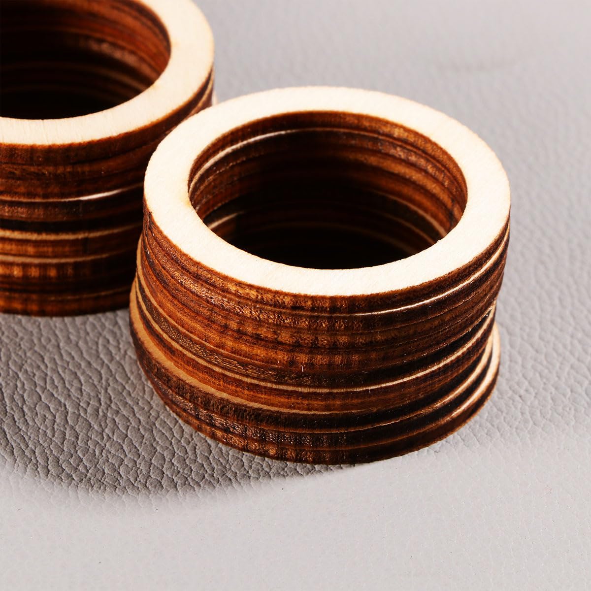 TEHAUX 100pcs 4cm Wooden Hoops for Crafts, Wooden Frames Unfinished Wood Wreath Ring Christmas Wooden Pieces Round Macrame Ring Blank for DIY Craft TEHAUX
