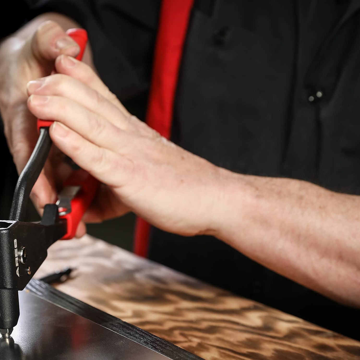 ARES 70017 - Professional Pop Rivet Gun with 60 Rivets - Rivet Sizes 3/32-inch, 1/8-inch, 5/32-inch, & 3/16-inch - Applications Include Sheet Metal, ARES