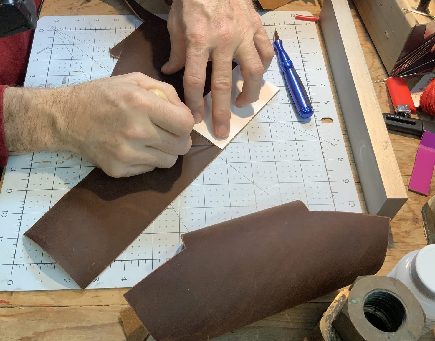 Leather Working Kit for Beginners with Leather Tools Dyes and