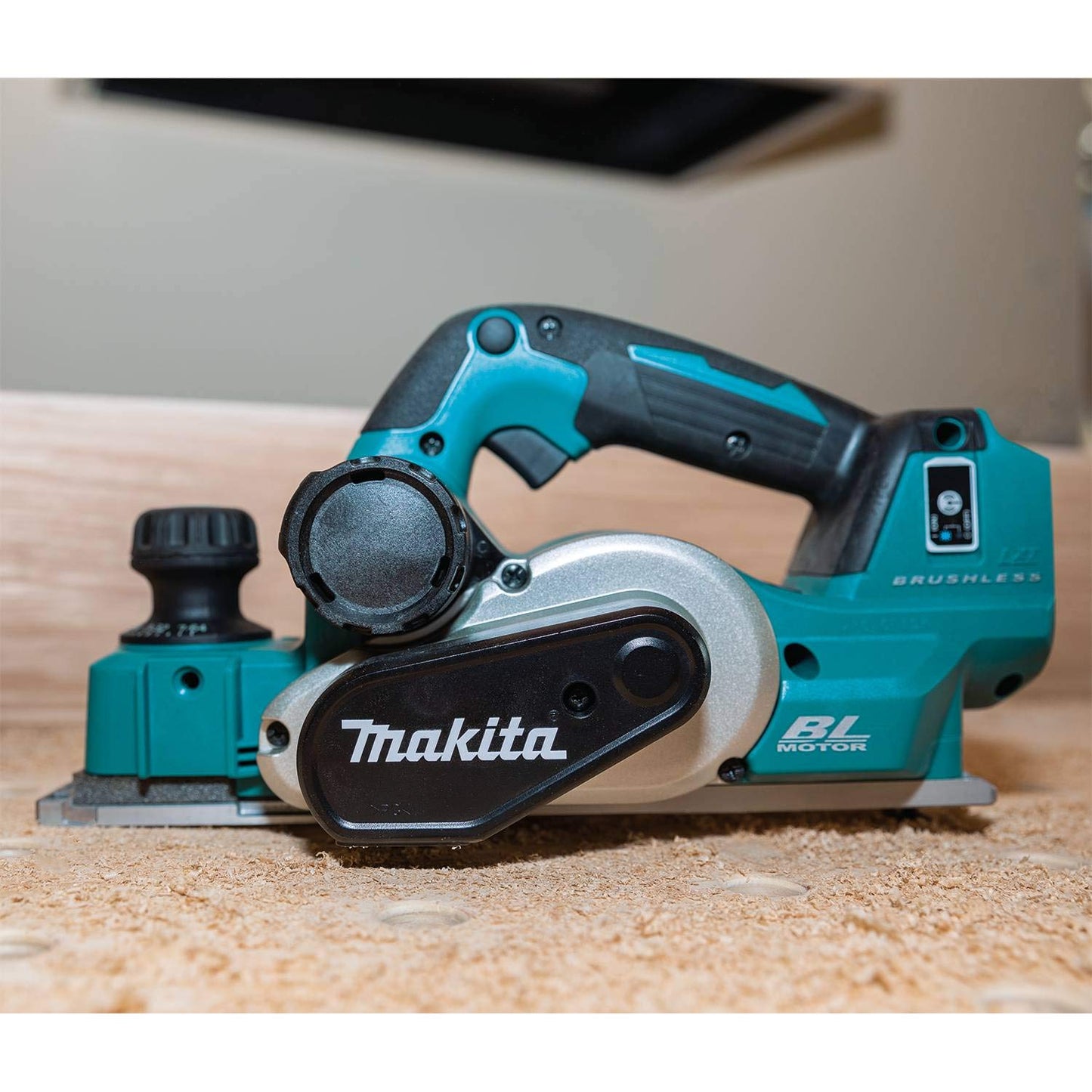 Makita XPK02Z 18V LXT® Lithium-Ion Brushless Cordless 3-1/4" Planer, AWS™ Capable, Tool Only - WoodArtSupply