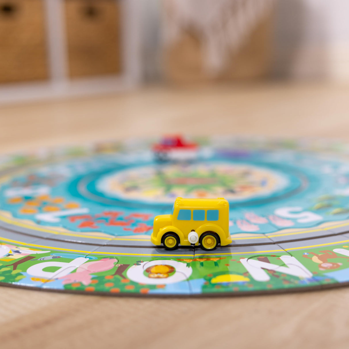 Melissa & Doug Round The Shore Tracks Cardboard Jigsaw Floor Puzzle and Wind-Up Vehicles – 48 Pieces, for Boys and Girls 3+ - FSC-Certified Materials Melissa & Doug