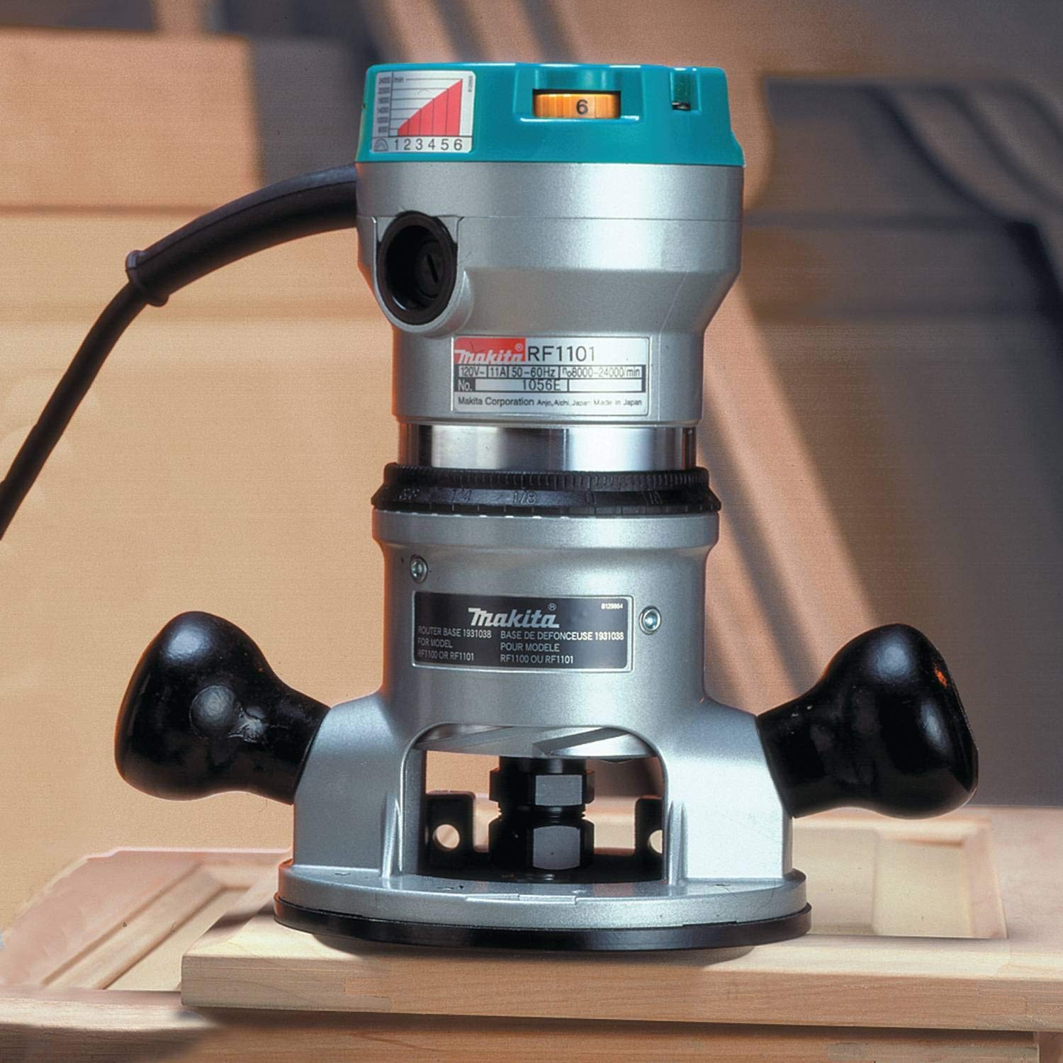 Makita RF1101KIT2 2-1/4 HP* Router Kit, with Plunge Base Makita