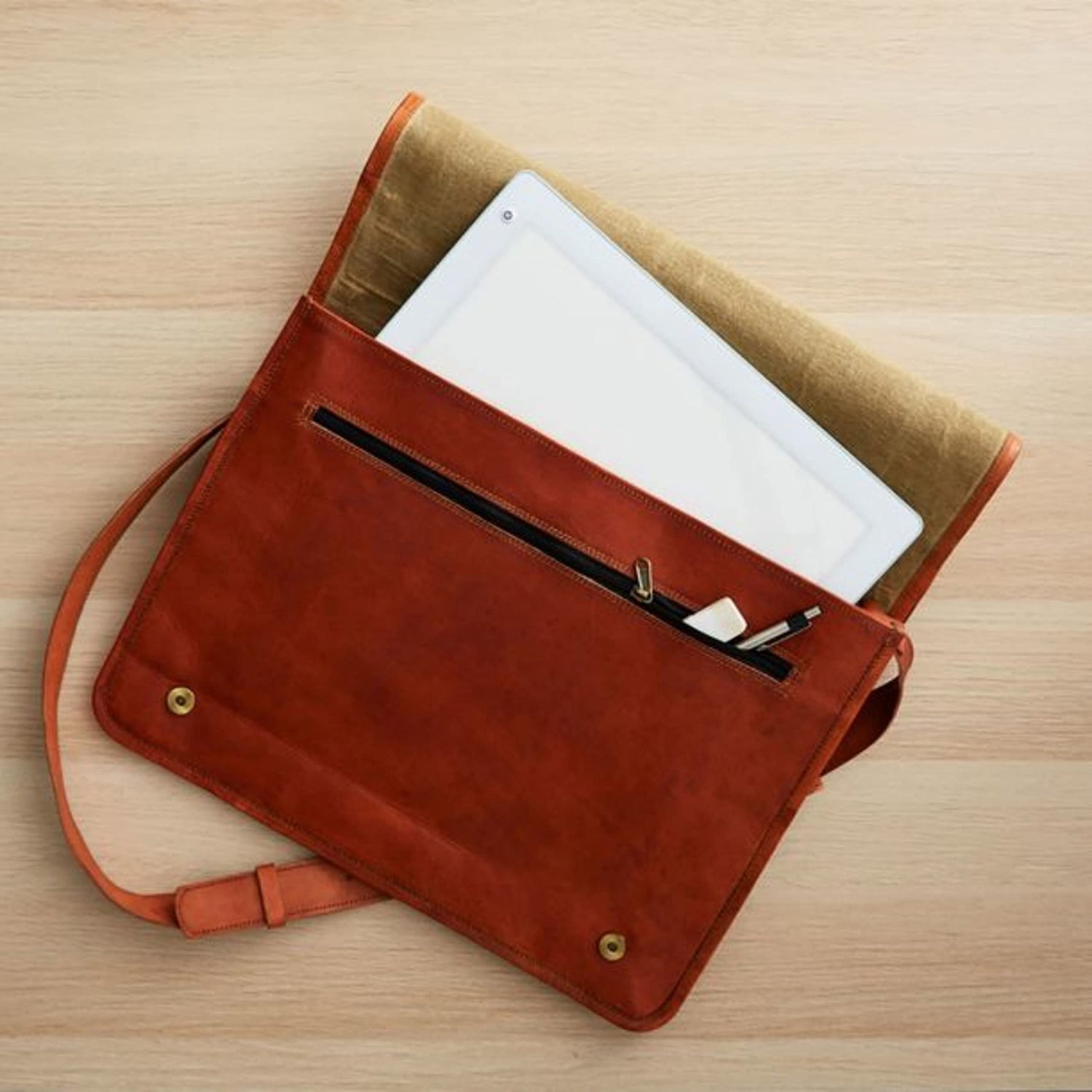 Cricut BrightPad Go(29.2 cm x 22.8 cm),Flexible LED Light,Five Brightness Settings Up to 4200 Lumens,Cordless and Portable Drawing Light Pad for Cricut