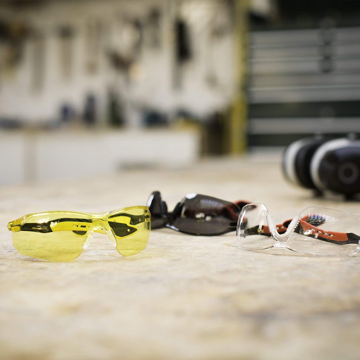 3M Flat Temple Safety Eyewear with Scratch Resistant Lens, Frame: Black/Red, Clear Lens 3M