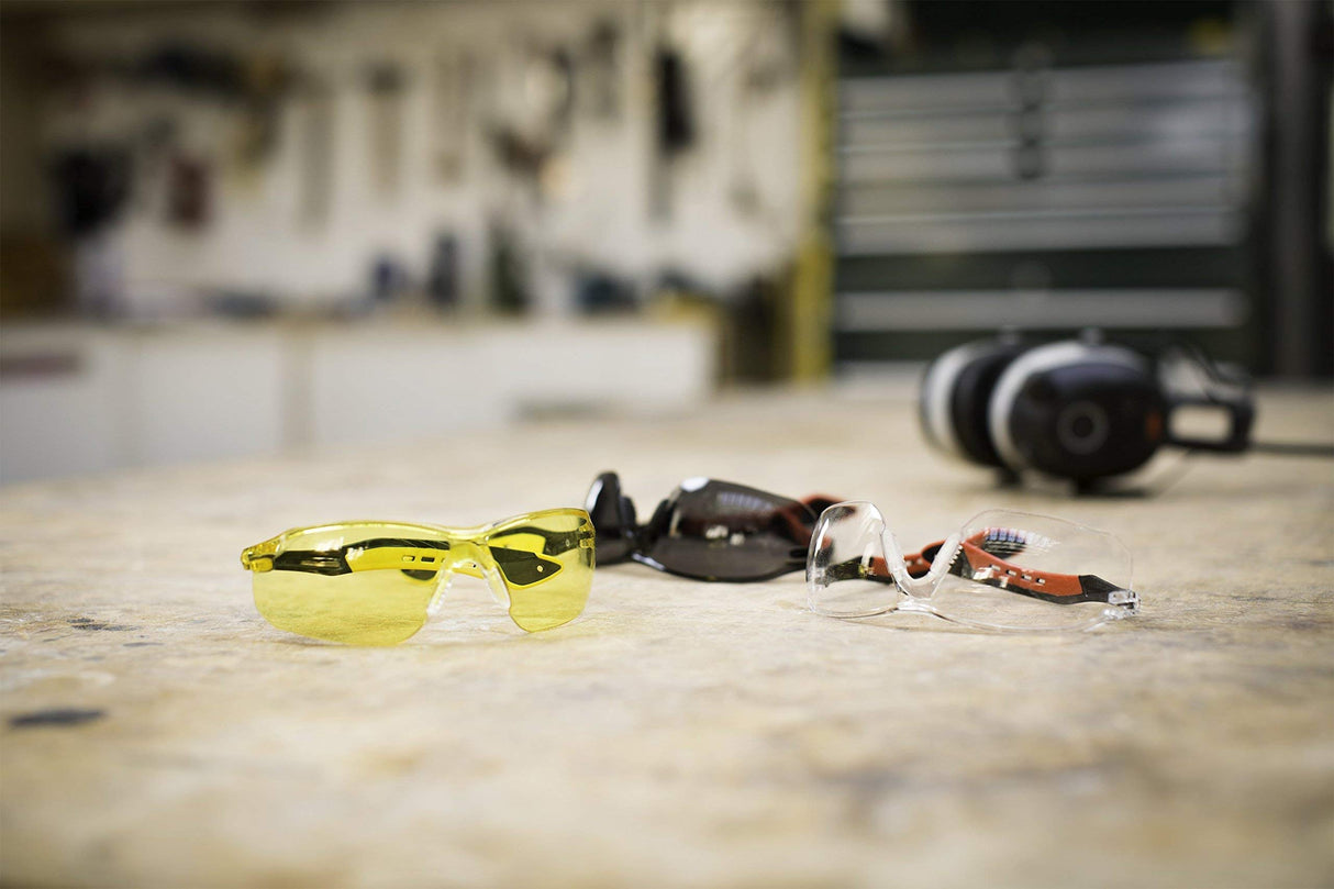 3M Flat Temple Safety Eyewear with Scratch Resistant Lens, Frame: Black/Red, Clear Lens 3M