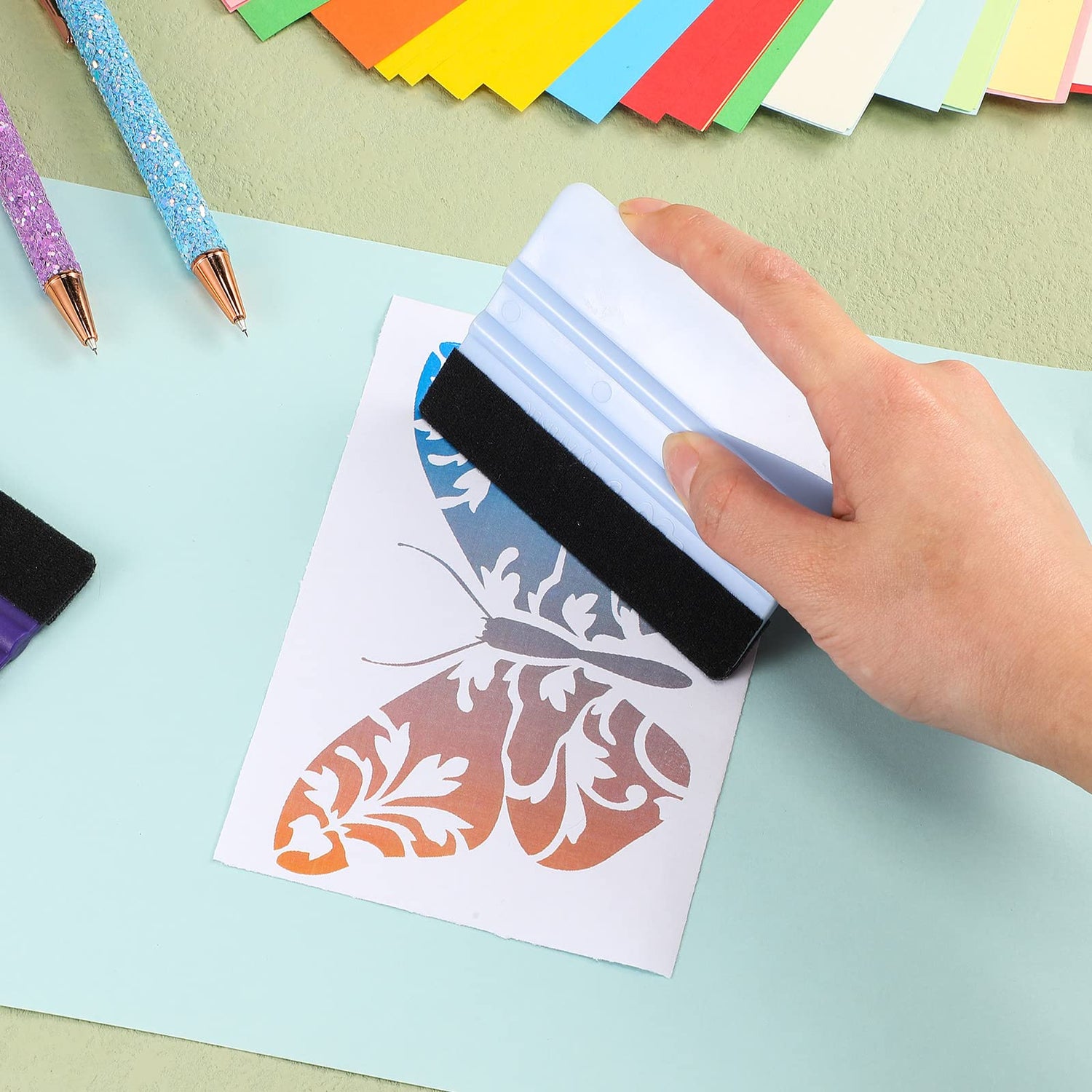 4 Pieces Weeding Tools for Vinyl, Includes 2 Pieces Glitter Craft Vinyl Weeding Pin Pen Retractable Air Release Weeding Pen with 2 Pieces Scrapers Chinco