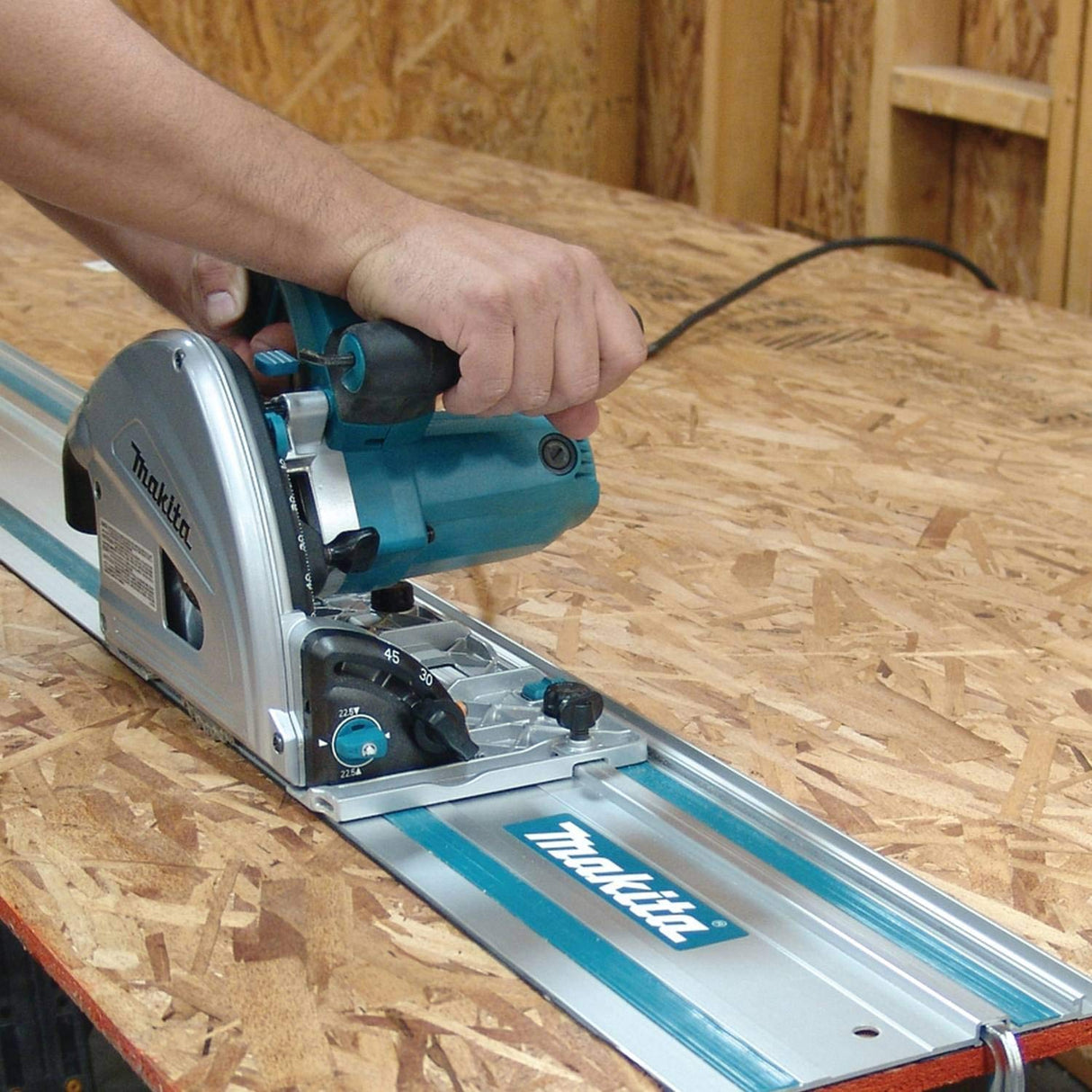 Makita SP6000J1 6-1/2" Plunge Circular Saw Kit, with Stackable Tool case and 55" Guide Rail, Blue Makita
