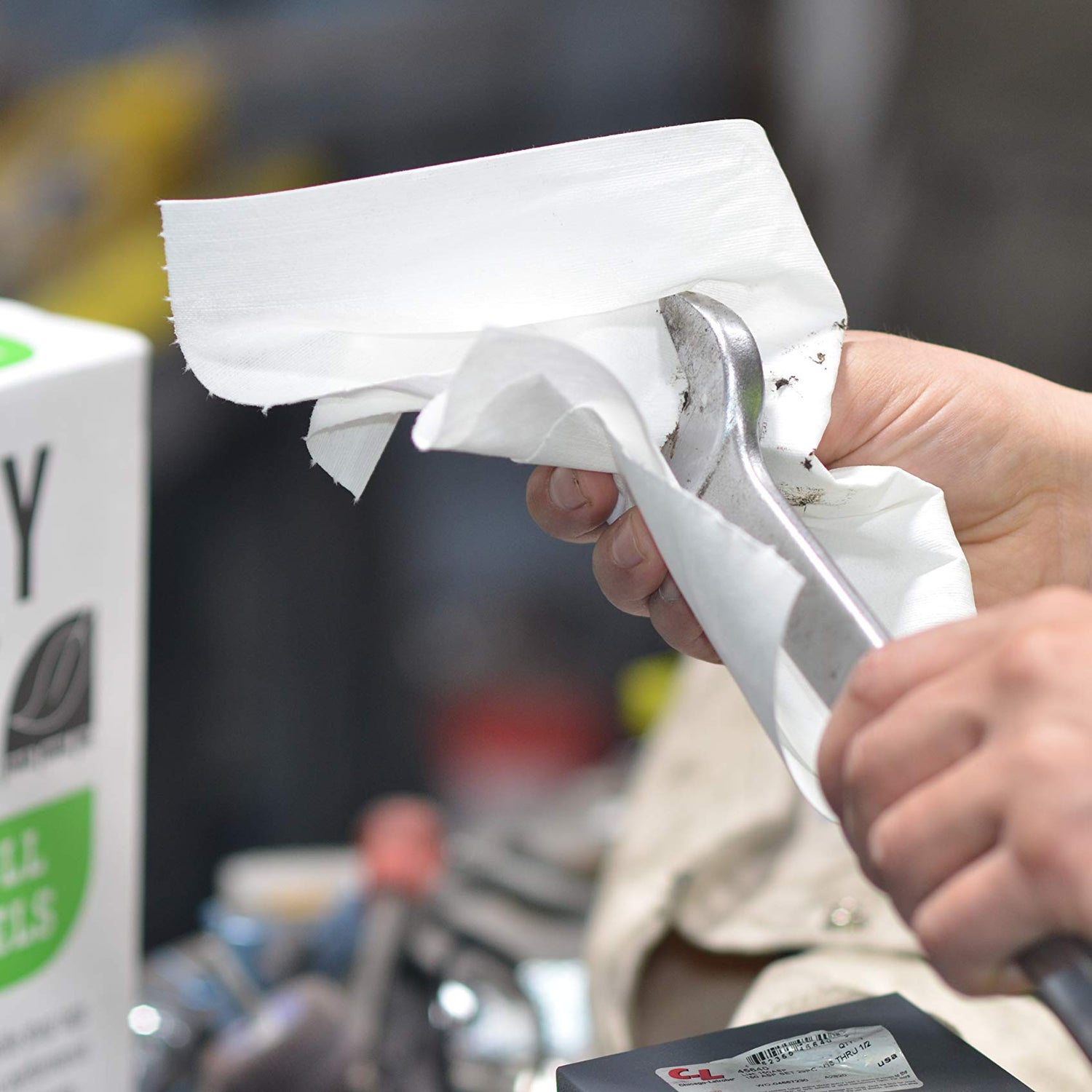 Fresh Towel Heavy Duty Center Pull Shop Towel Rags for Cleaning- (1 Box of 160 Sheets) Disposable Cleaning Towels - 9 x 12 inches - FT800 (White) Fresh Towel, Inc.