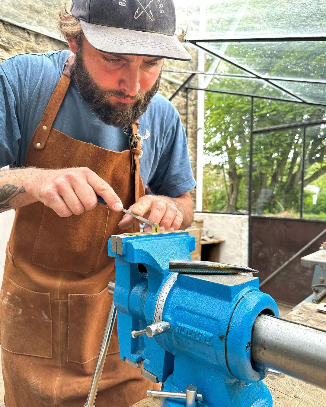 RUSTIC TOWN Leather Grill Work Apron with Tool Pockets ~ Adjustable up to XXL for Men & Women ~ Shop Apron Leather Tool Apron (Tan) RUSTIC TOWN