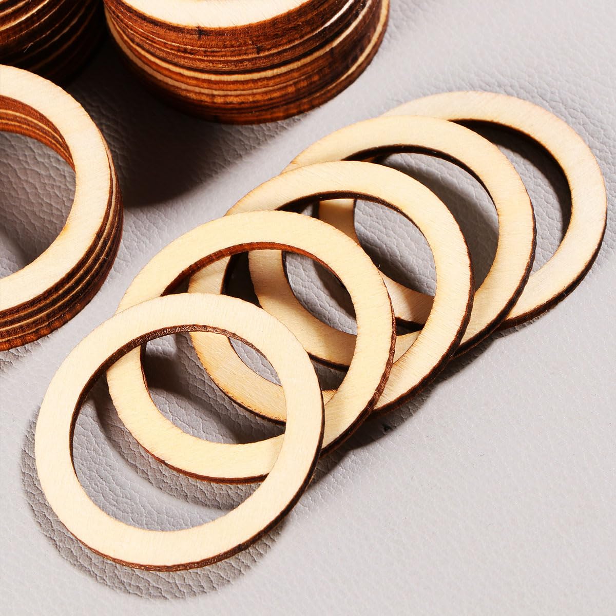 TEHAUX 100pcs 4cm Wooden Hoops for Crafts, Wooden Frames Unfinished Wood Wreath Ring Christmas Wooden Pieces Round Macrame Ring Blank for DIY Craft TEHAUX