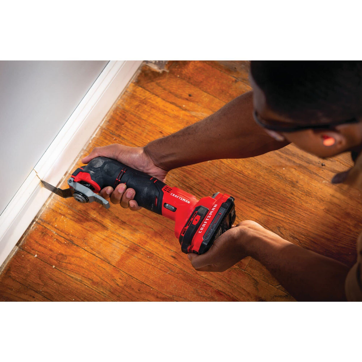 CRAFTSMAN V20 Cordless Multi-Tool, Oscillating Tool Kit, Blades, Sand Paper, Battery and Charger Included (CMCE501D1) Craftsman