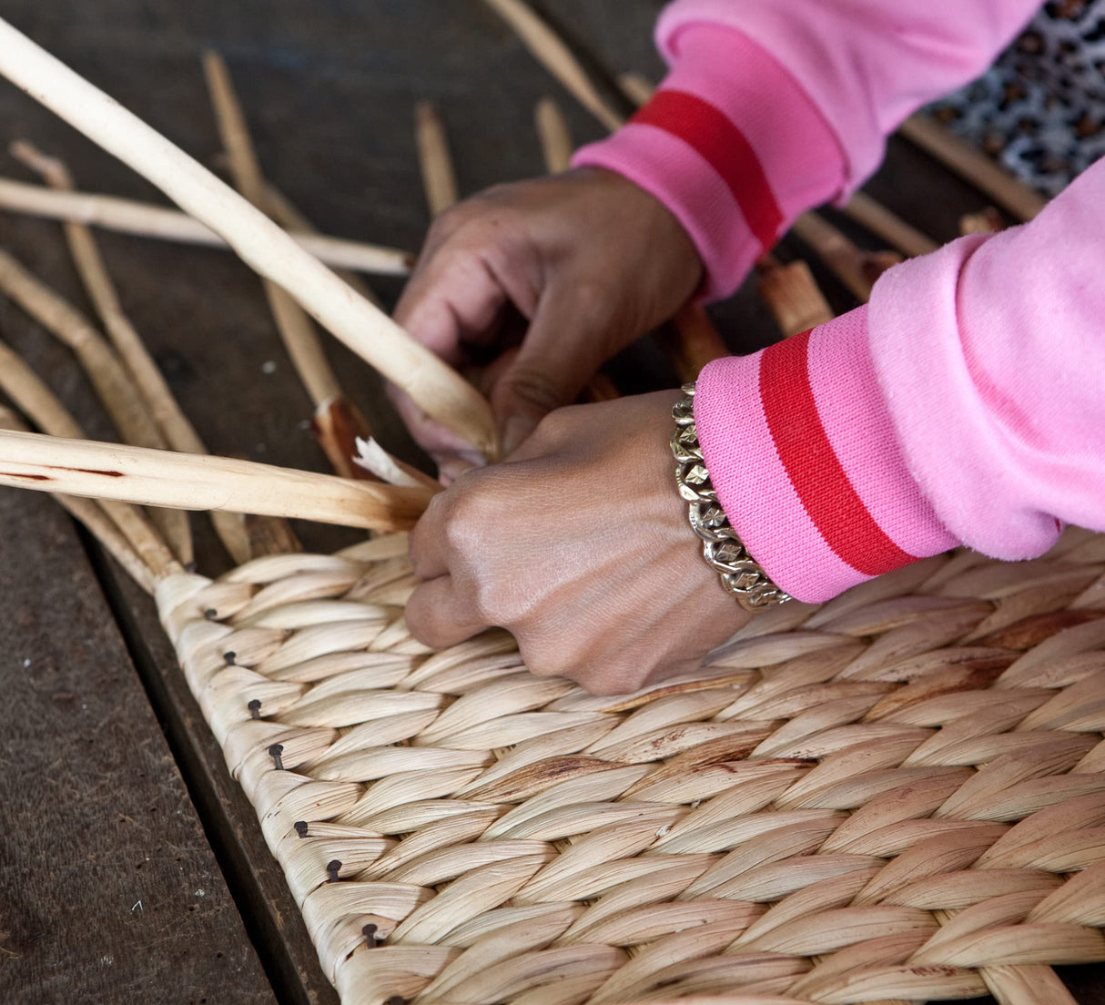 eHemco 4 Tier X-Side End Storage Cabinet with 4 Wicker Baskets, Walnut eHemco