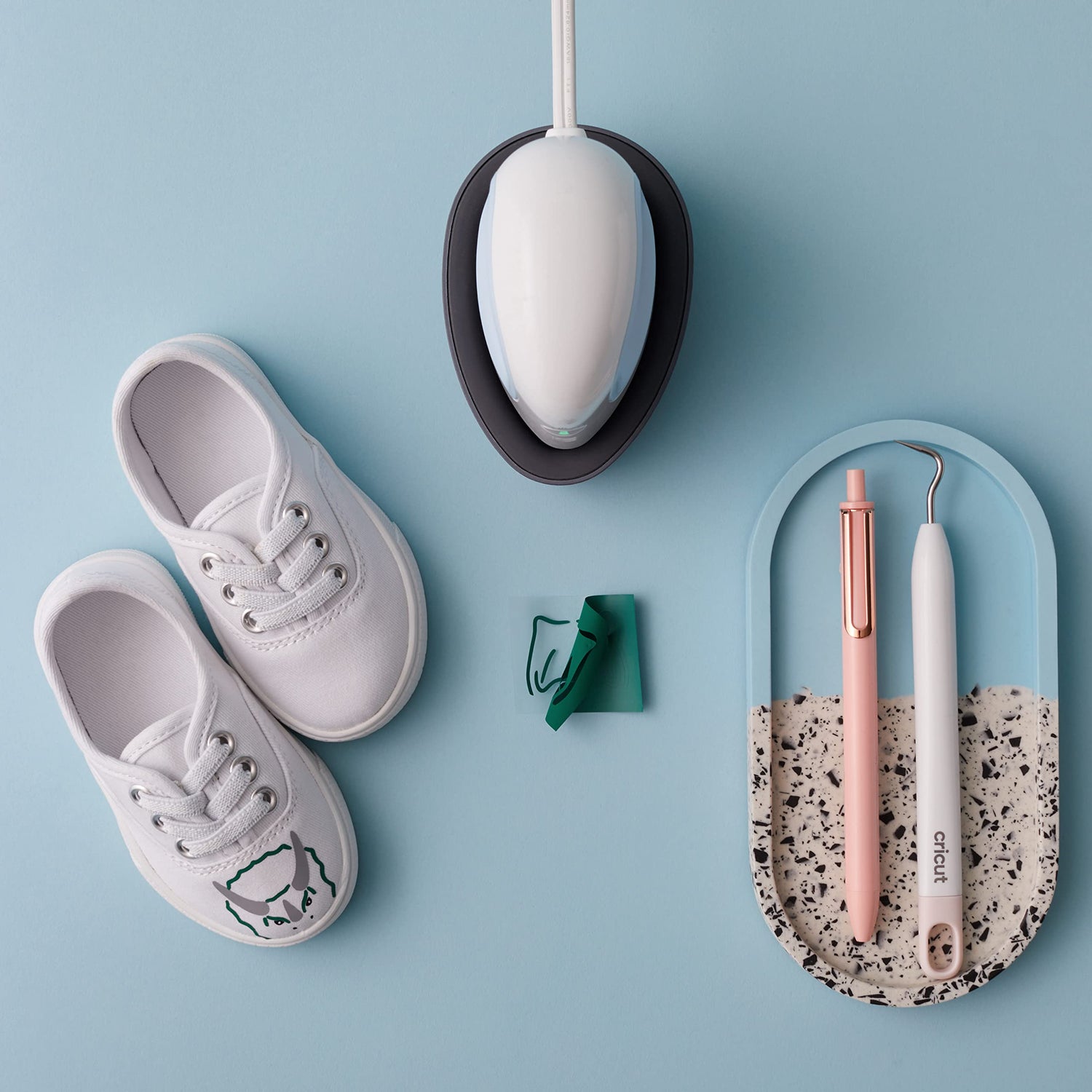 Cricut EasyPress Mini Heat Press for Small Objects like Shoes, Stuffed Animals, Hats & More, 3 Heat Settings & Precision Tip, Ceramic-Coated Heat Cricut