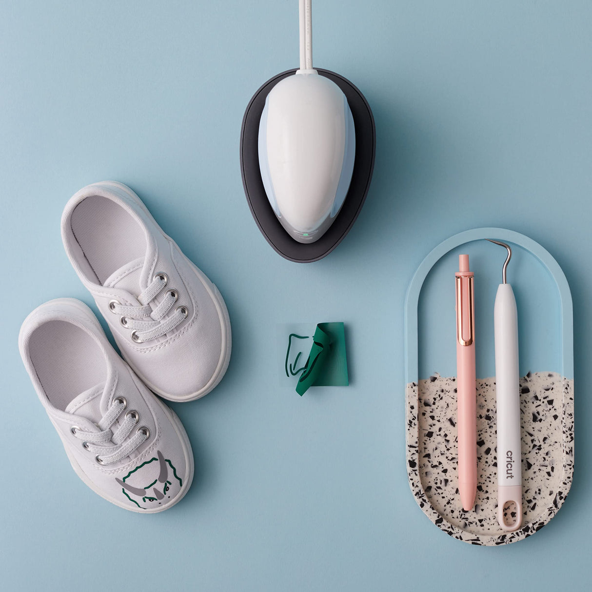 Cricut EasyPress Mini Heat Press for Small Objects like Shoes, Stuffed Animals, Hats & More, 3 Heat Settings & Precision Tip, Ceramic-Coated Heat Cricut