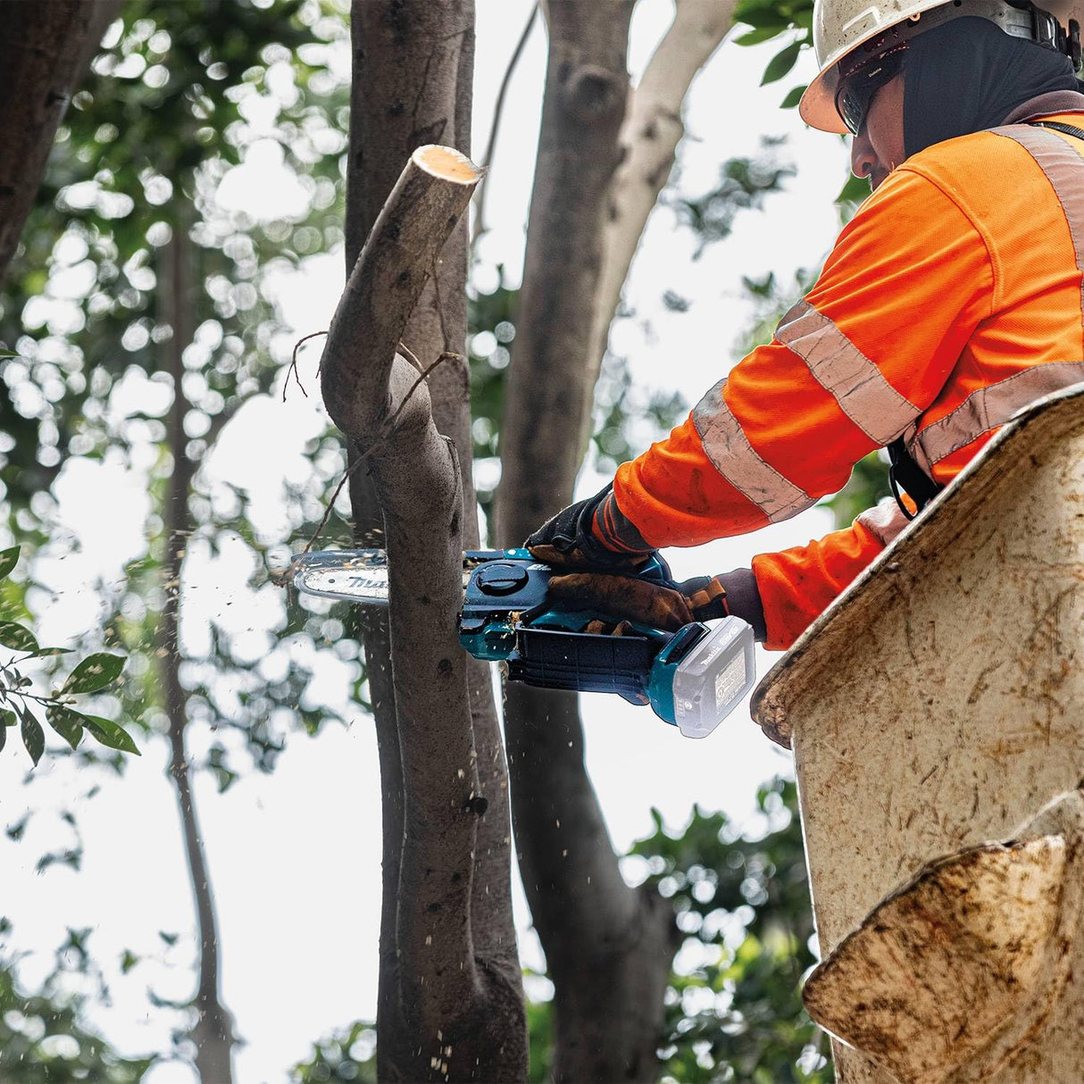 Makita XCU14Z 18V LXT® Lithium-Ion Brushless Cordless 6" Pruning Saw, Tool Only Makita