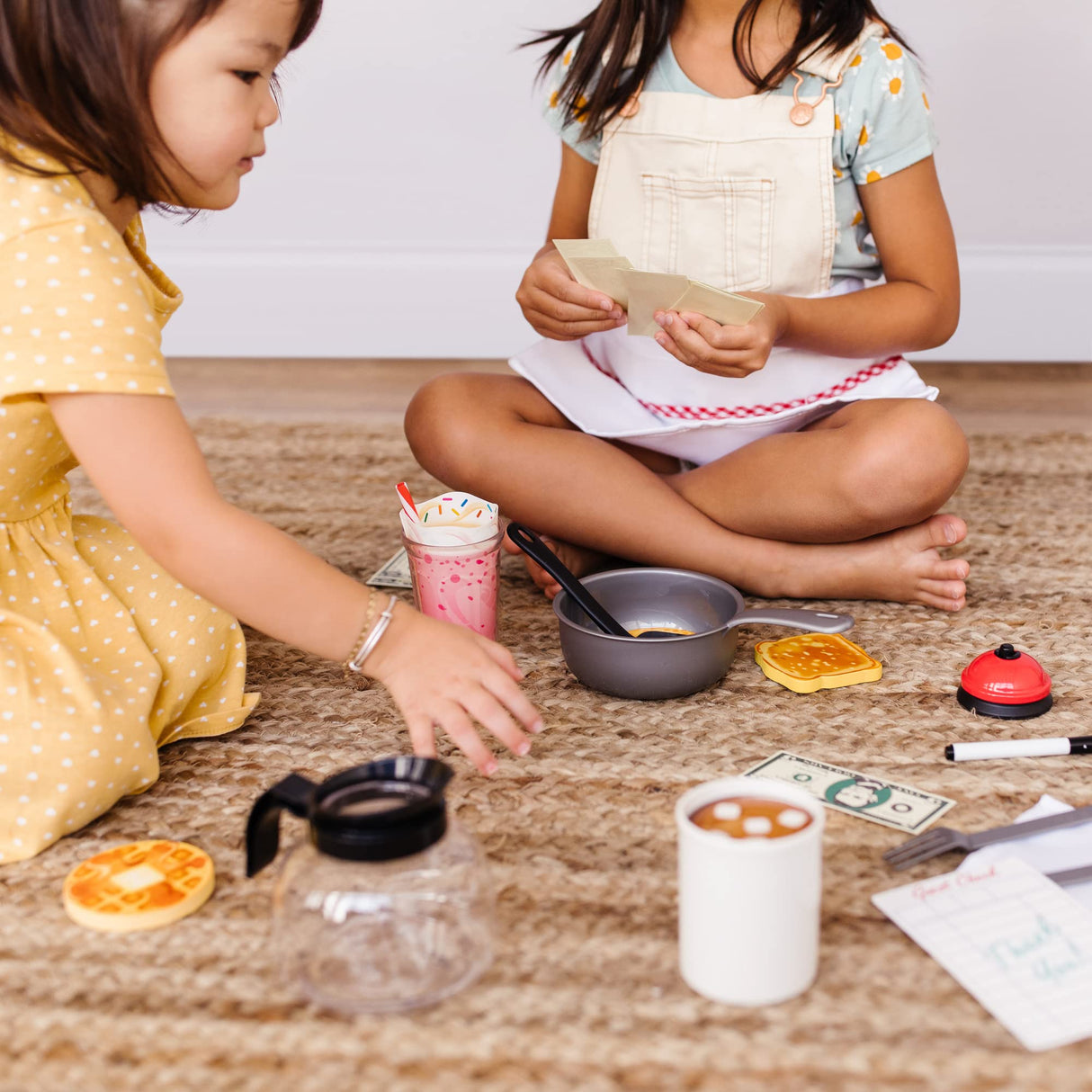 Melissa & Doug Star Diner Restaurant Play Set (41 pcs) - Pretend Play Food, Restaurant Toy Set With Cookware, Utensils For Kids, Diner Playset for Melissa & Doug