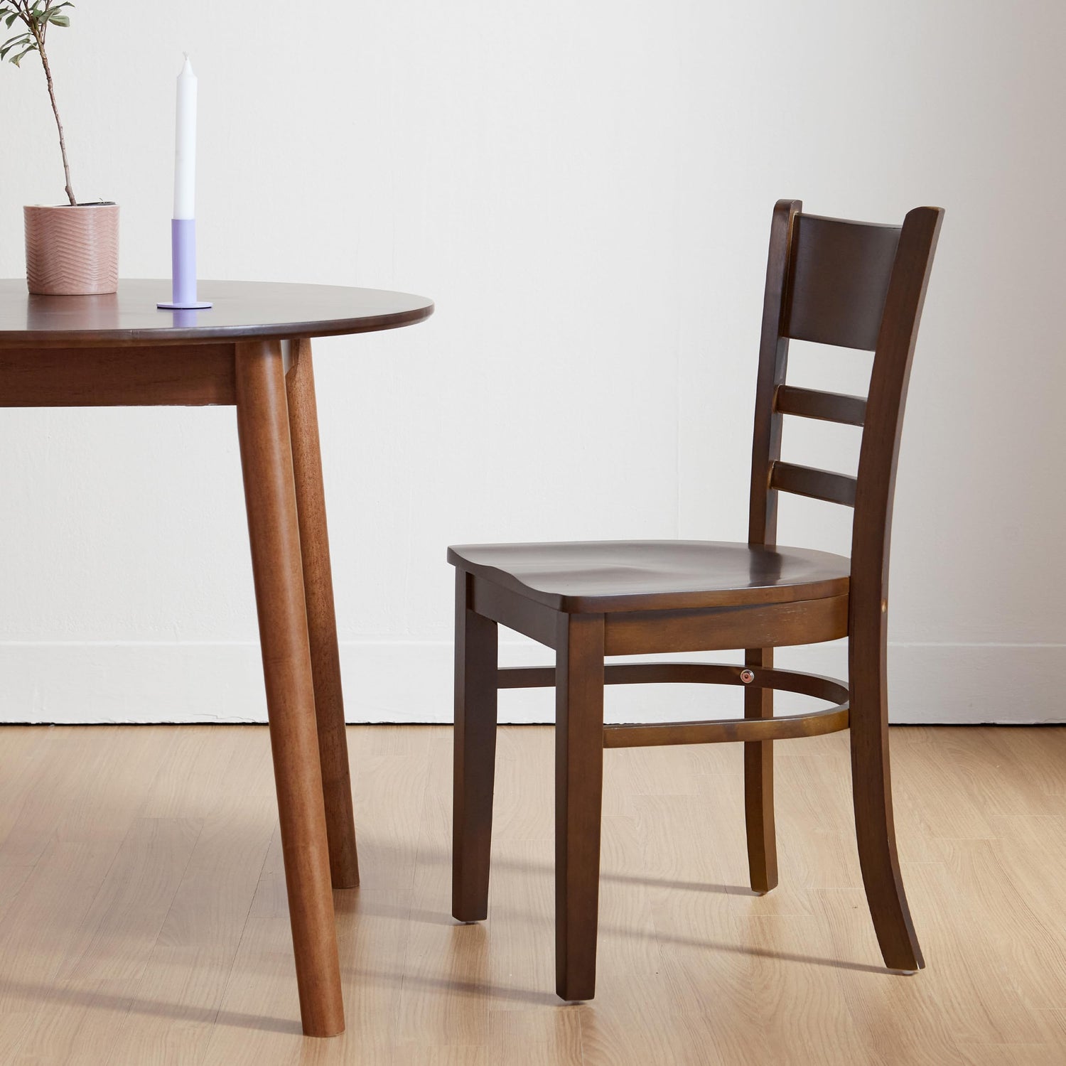 Livinia Aslan 35.4" Round Wooden Dining Table/Mid Century Modern Malaysian Oak Kitchen Table (Walnut) Livinia