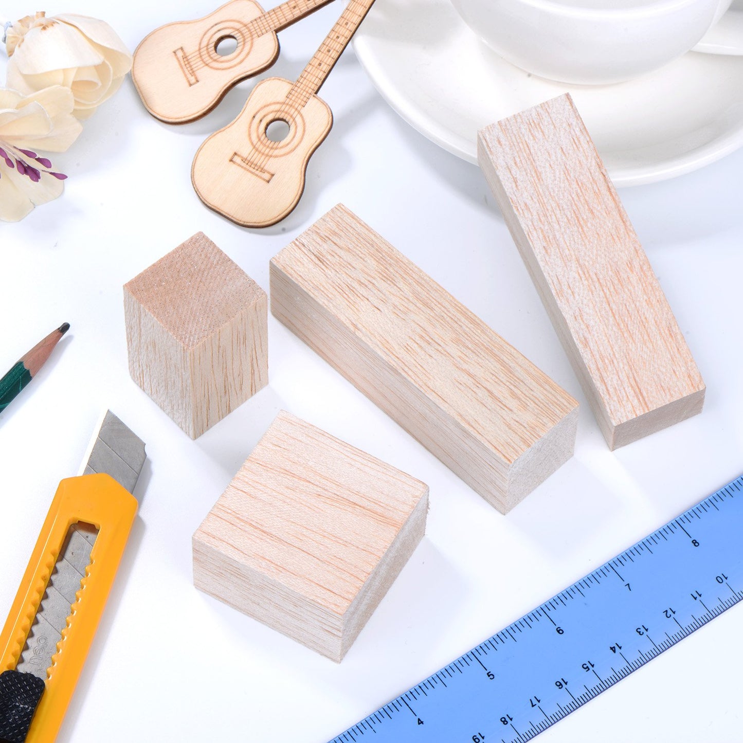 Sumind 12 Pieces Unfinished Balsa Wood Mini Carving Blocks, 4 Sizes, 50 x 50 x 100 mm, 30 x 30 x 100 mm, 30 x 30 x 50 mm, 50 x 30 x 50 mm