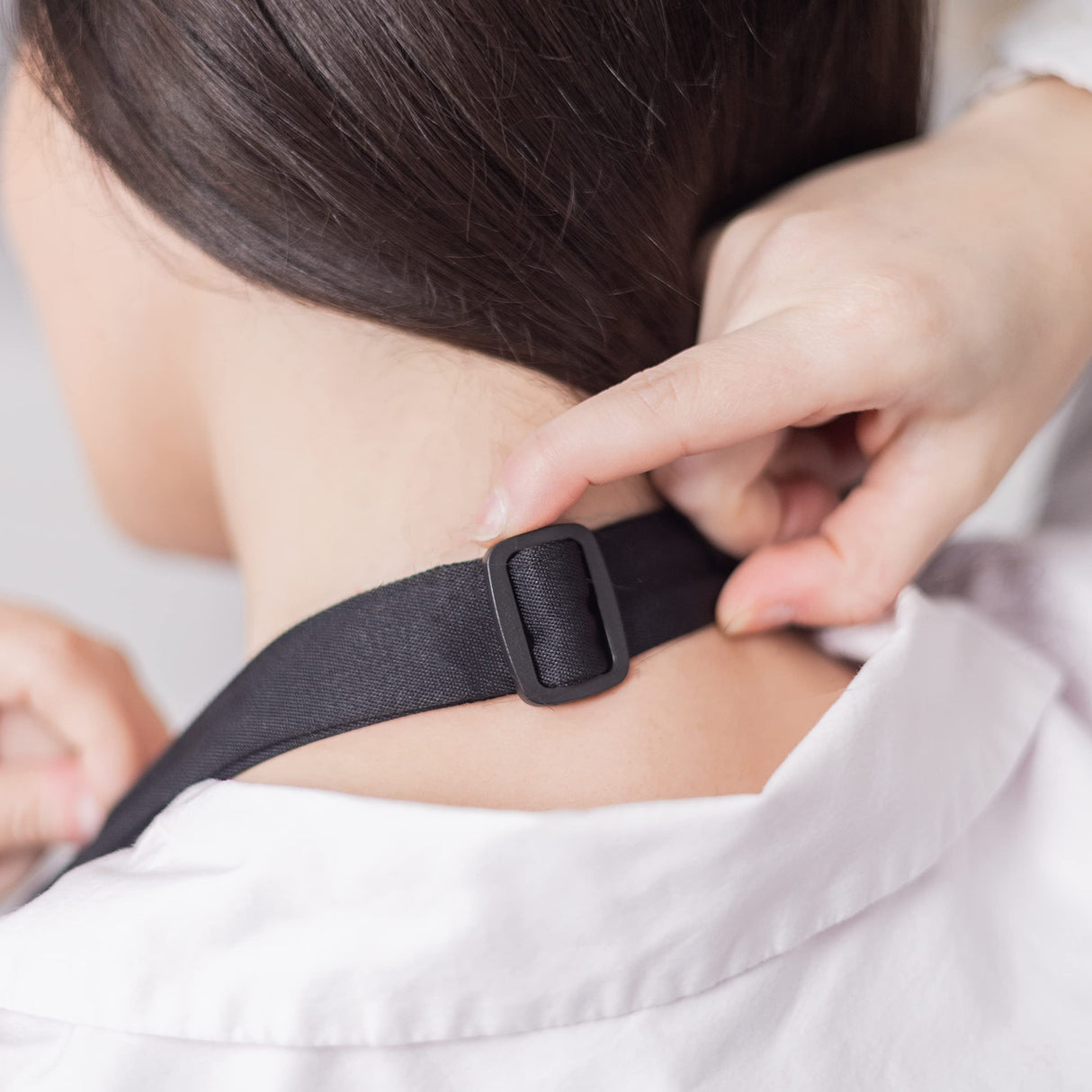 Black Full Length Clip-on Bib Apron with 5 Pockets and Zipper Pouch - Easy to Clean - Great for Servers, Cooking, Kitchen, Cleaning, Teacher, Arts & iServ