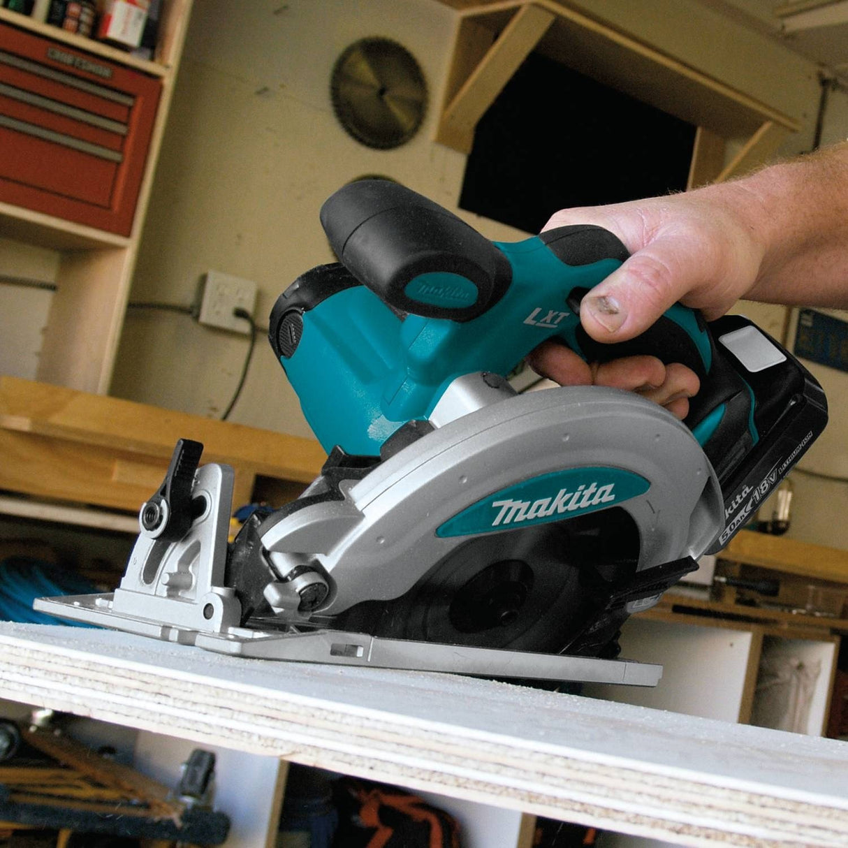 Makita XSS01T 18V LXT Lithium-Ion Cordless 6-1/2" Circular Saw Kit (5.0Ah) Makita