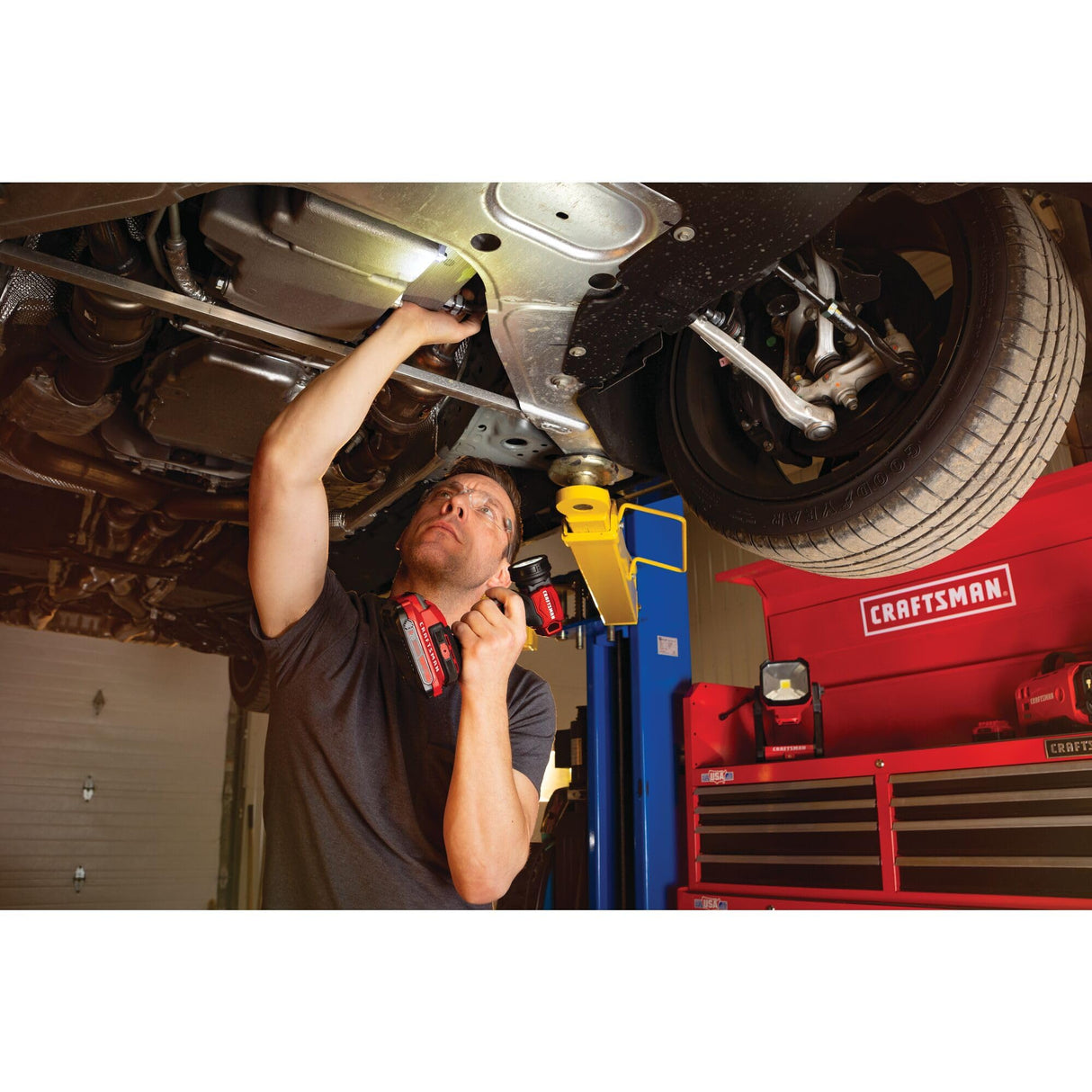 CRAFTSMAN V20 LED Work Light, Cordless Handheld, 140 Lumens, Bare Tool Only (CMCL020B) Craftsman