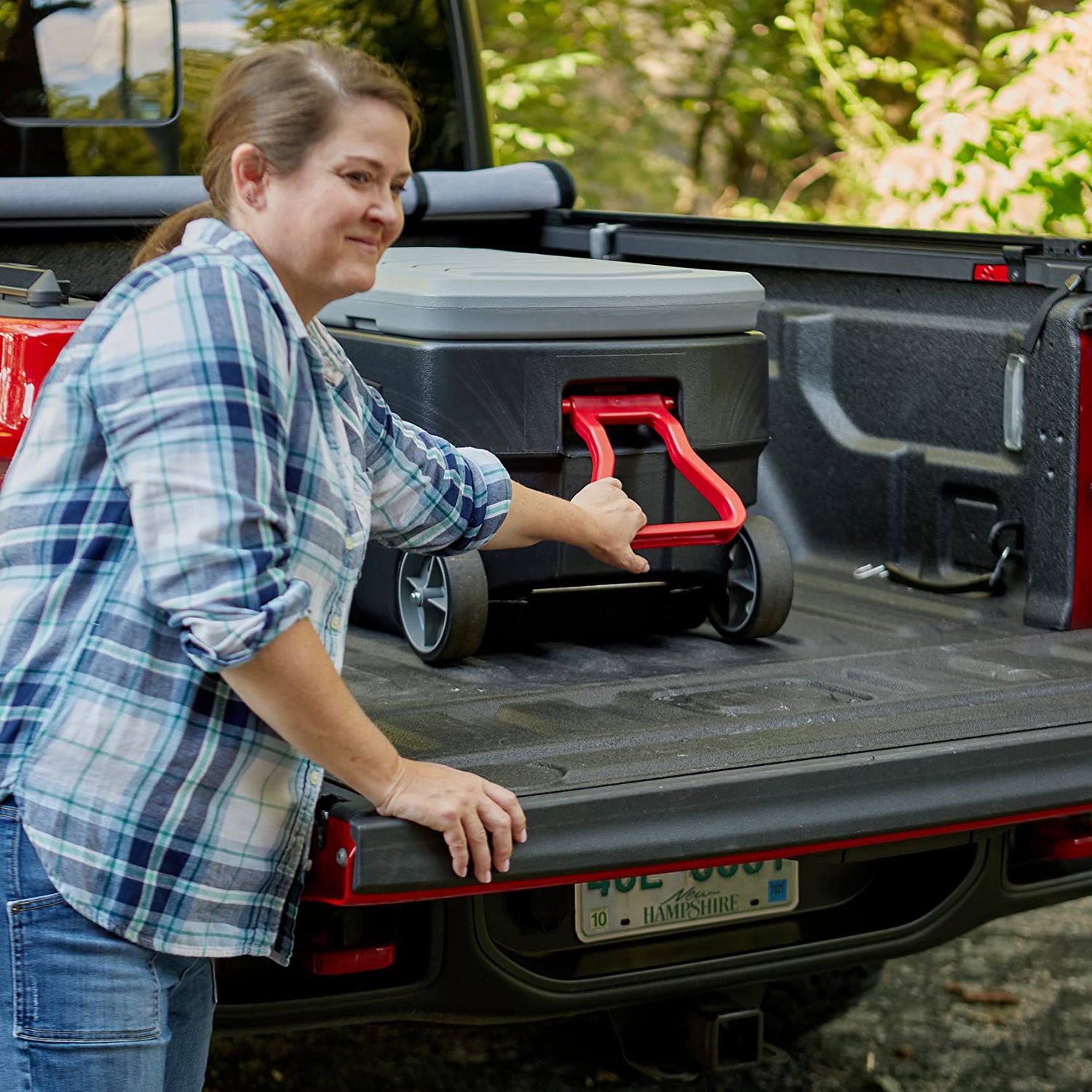 Rubbermaid ActionPacker 35 Gal Wheeled Lockable Storage Bin with Lid, Heavy-Duty Water Repellent Industrial Container with Built-In Durable Wheels, Rubbermaid