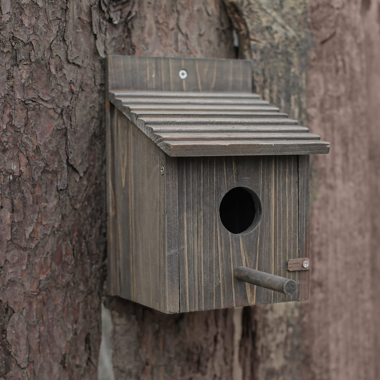 NATUREYLWL Wooden Bird House Wood Bird House for Outside with Pole for Finch, Bluebird, Cardinals, Hanging Birdhouse Garden Country Cottages NATUREYLWL