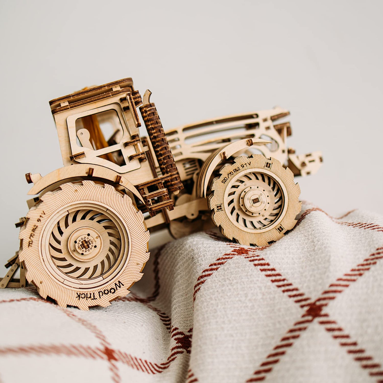 Wood Trick Wooden Mechanical Tractor Model Kit to Build for Adults and Kids - 11x7″ - 2 Speeds - Wooden 3D Puzzles for Adults and Kids to Build - Wood Trick