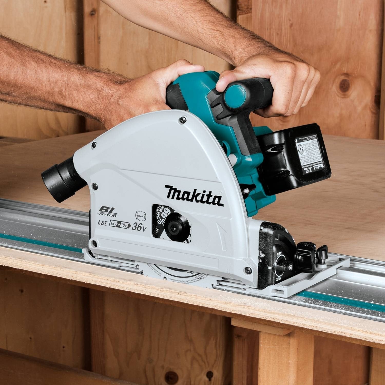Makita XPS01PTJ 18-Volt X2 LXT Lithium-Ion (36V) Brushless Cordless 6-1/2 inch Plunge Circular Saw Kit (5.0Ah) with 199140-0 39 inch Guide Rail(Sold Makita