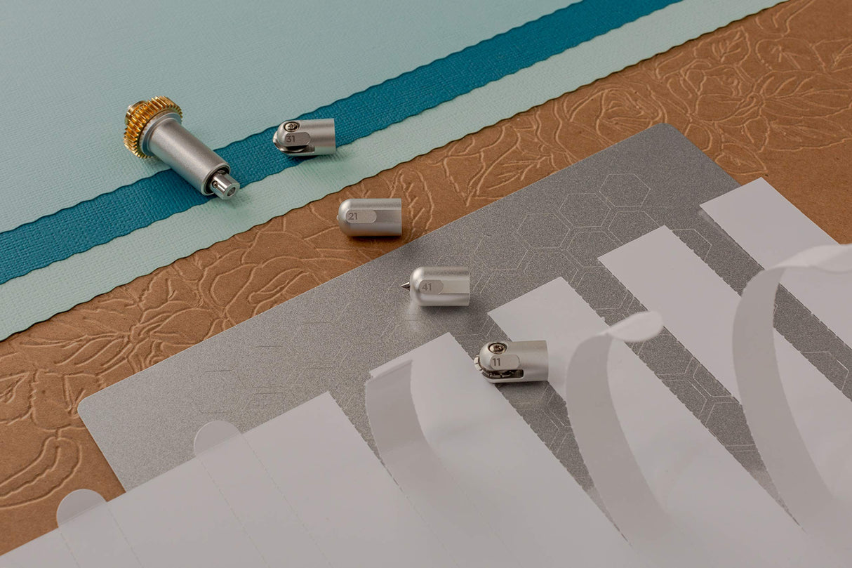 Cricut Engraving Tip + QuickSwap Housing, Premium Carbide Steel Engraving Tip, Inscribes Lasting Design on Glass, Metal & More, Compatible with Cricut