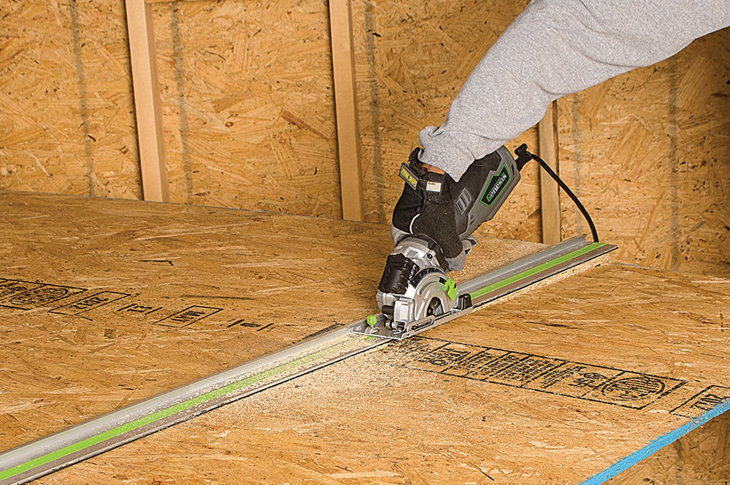 Genesis GPCS535CK 5.8 Amp 3 1/2” Control Grip Plunge Compact Circular Saw Kit with Laser, Miter Base, 3 Assorted Blades, Vacuum Adapter Hose, Rip Genesis