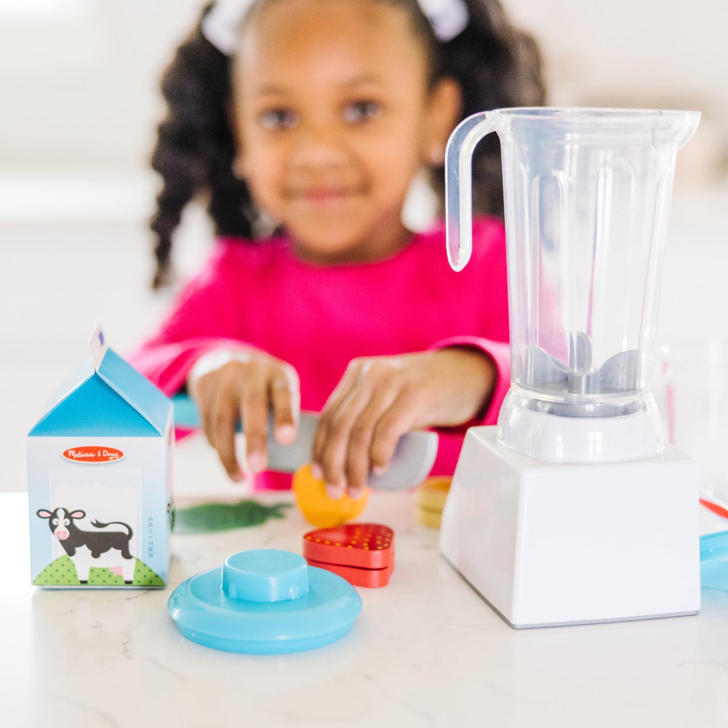 Melissa & Doug Smoothie Maker Blender Set with Play Food - 22 Pieces - Play Blender Mixer Toy for Kids Kitchen Ages 3+ Melissa & Doug