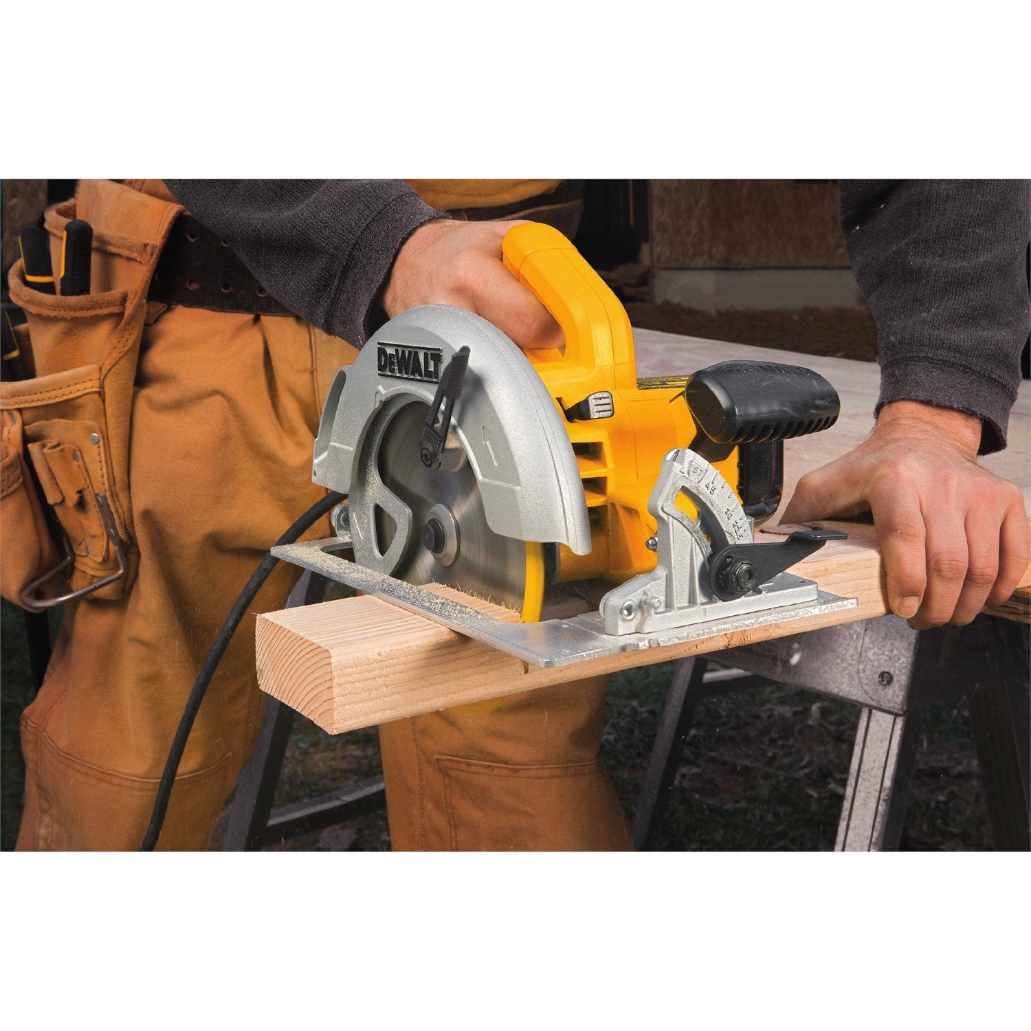 DEWALT 7-1/4-Inch Circular Saw, Lightweight, Corded (DWE575) DEWALT
