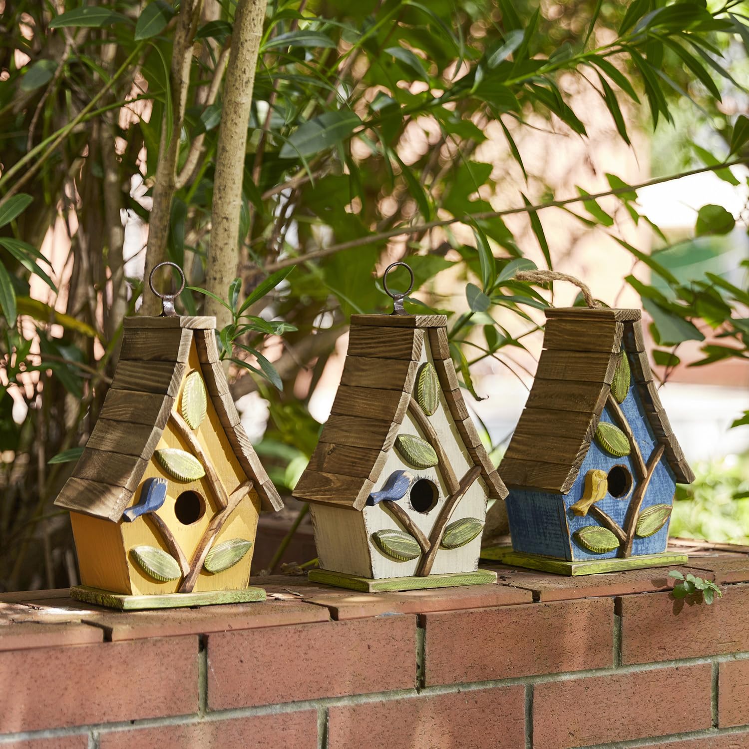 Glitzhome 9.5" H Garden Hanging Bird House Distressed Solid Wood Decorative Birdhouse with Natural Wood Pallet Roof and 3D Tree for Outdoors,Washed glitzhome