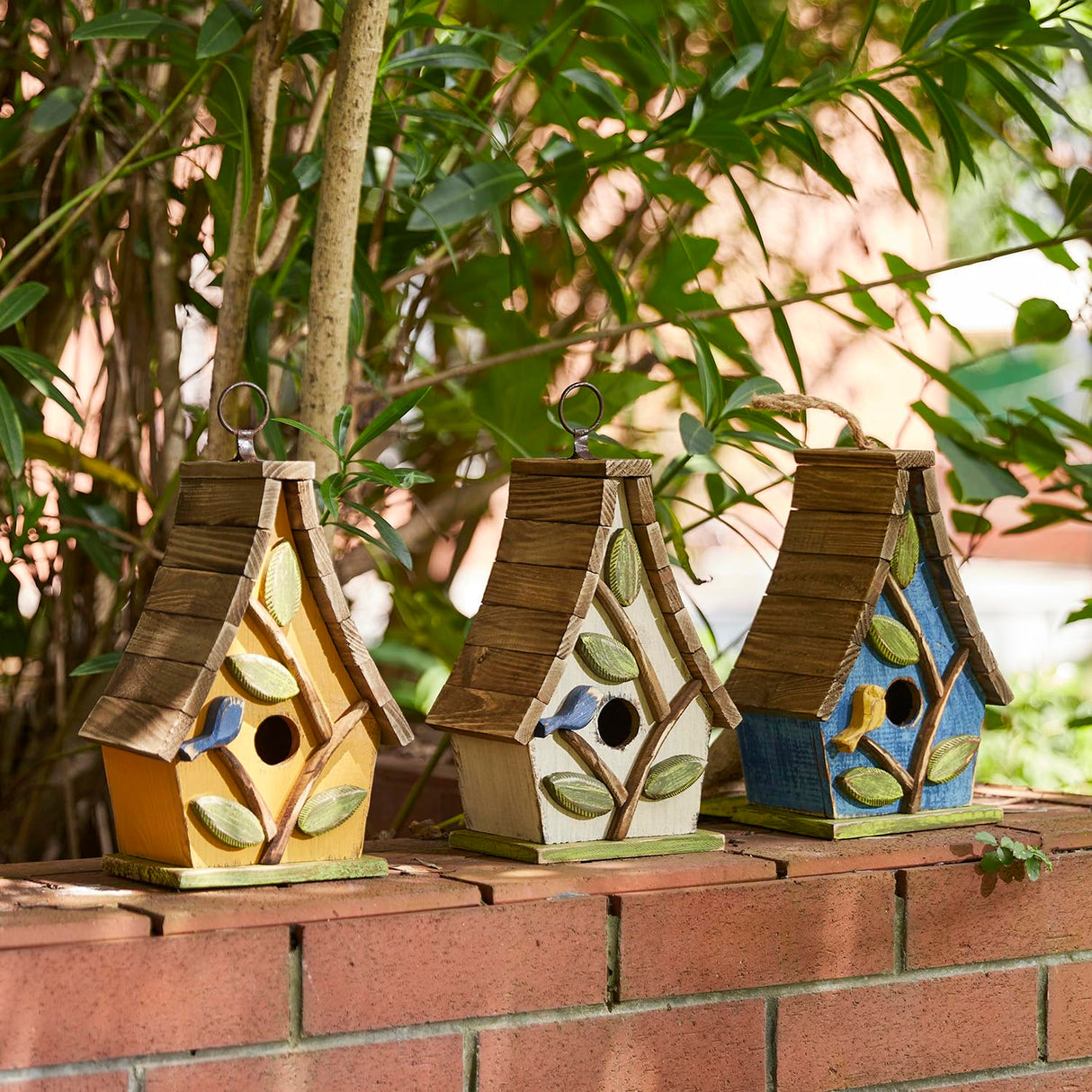 Glitzhome 9.5" H Garden Hanging Bird House Distressed Solid Wood Decorative Birdhouse with Natural Wood Pallet Roof and 3D Tree for Outdoors,Washed glitzhome