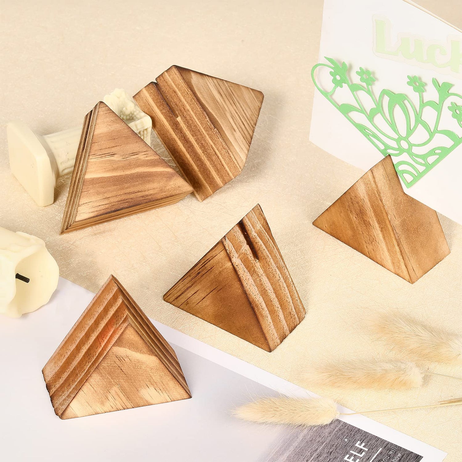 CHGCRAFT 10Pcs Triangle Wood Photo Holder Table Numbers Sign Holders Wooden Place Card Holders Name Photo Picture Holders for Wedding Party Birthday, CHGCRAFT