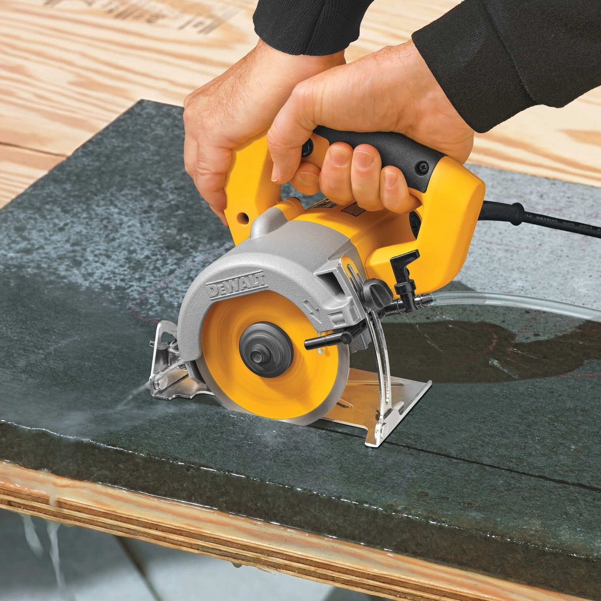 DEWALT Wet Tile Saw, Masonry, 4-3/8-Inch (DWC860W) DEWALT