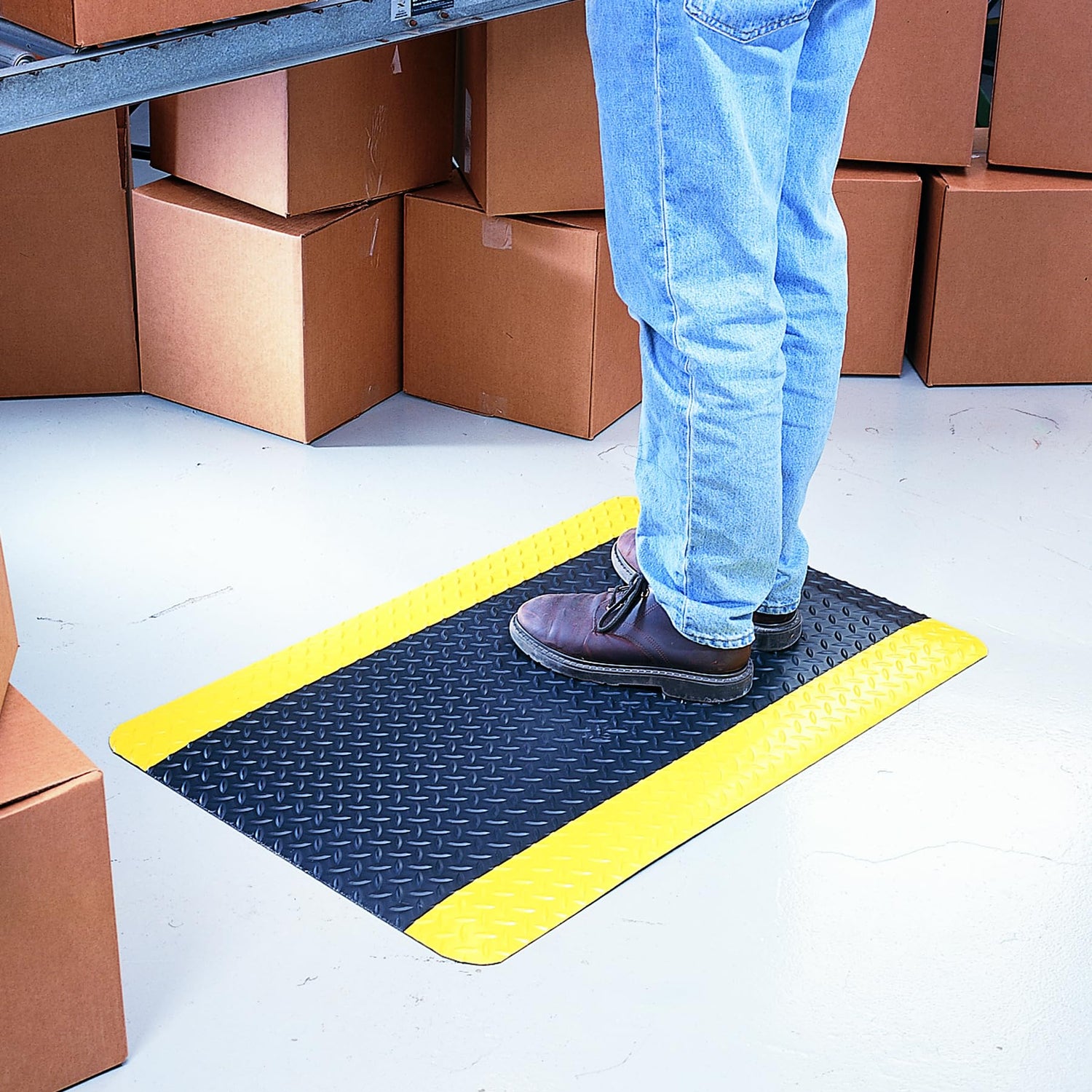 Wearwell UltraSoft Diamond-Plate SpongeCote Mat - Black/Yellow. Anti-Fatigue Workstation Mat. 3' W x 5' L x 15/16" Thickness. Nitricell Sponge. Wearwell
