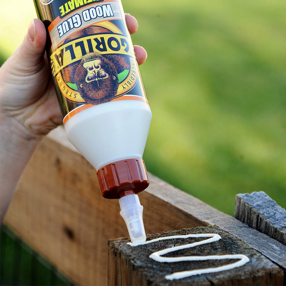 Gorilla Ultimate Waterproof Wood Glue, 18 Ounce, Natural Wood Color, (Pack of 1) Gorilla