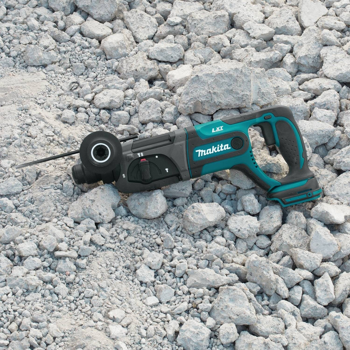 Makita XRH04Z 18V LXT® Lithium-Ion Cordless 7/8" Rotary Hammer, accepts SDS-PLUS bits, Tool Only Makita