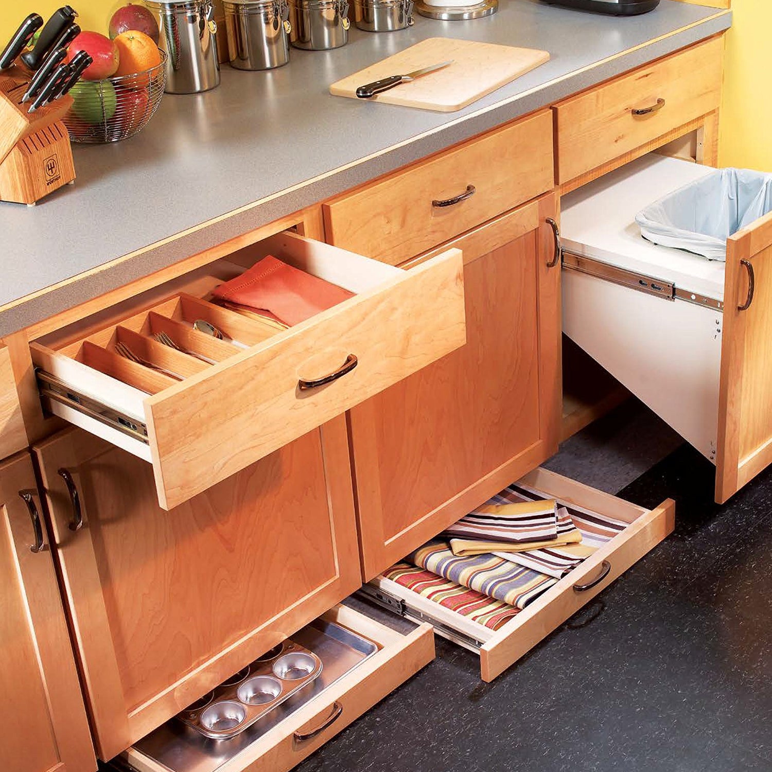 Great Book of Woodworking Projects: 50 Projects for Indoor Improvements and Outdoor Living from the Experts at American Woodworker (Fox Chapel Design Originals