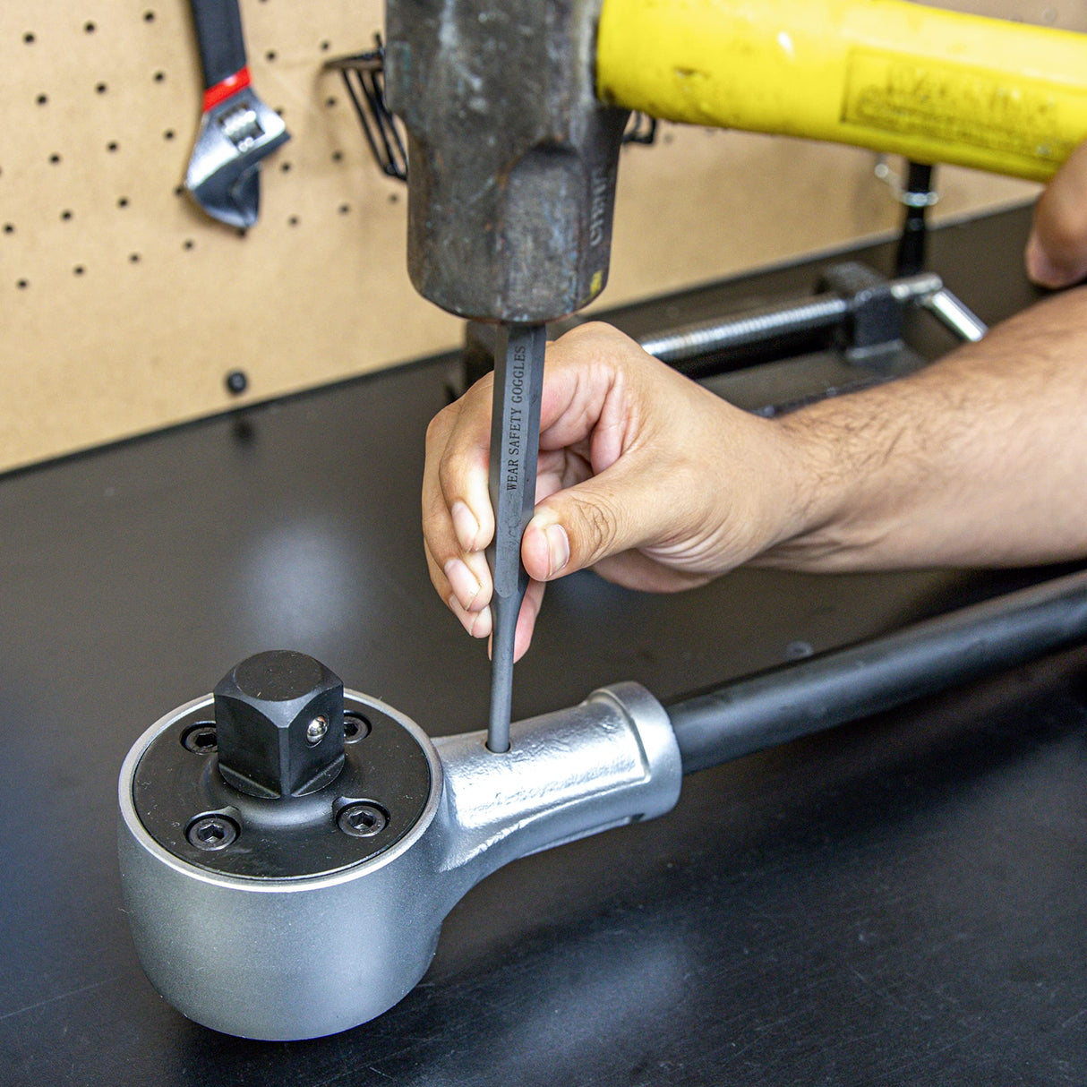 NEIKO 02626A Punch and Chisel Set | 16 Piece | Cold Chisels, Taper, Pin & Center Punches | Chrome Vanadium Steel | Roll Up Pouch | Chisel Tip Gauge | Neiko