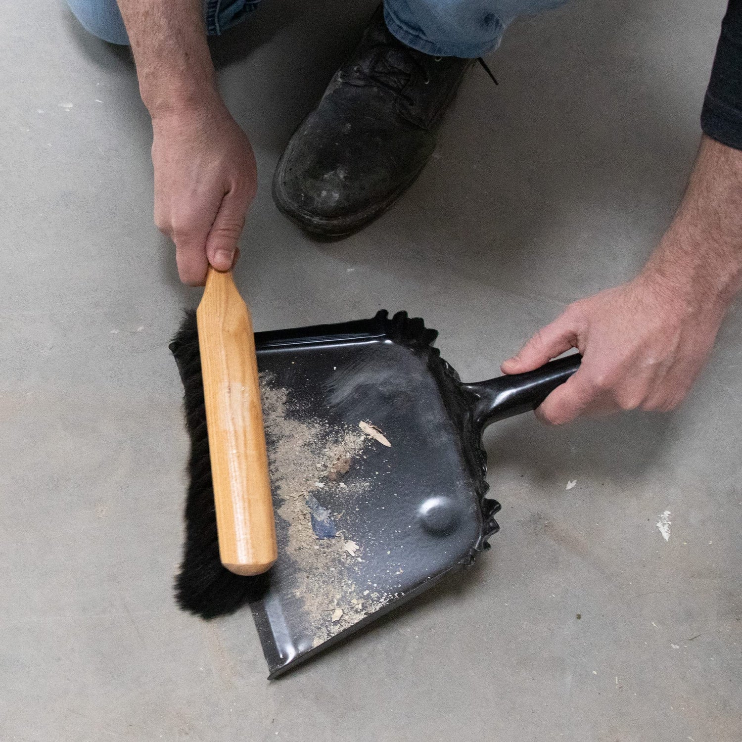 MARSHALLTOWN Beaver Tail Brush, Black Horsehair Fibers, 13 1/2 Inch Length, Masonry, Concrete, Made in the USA, 6517 Marshalltown