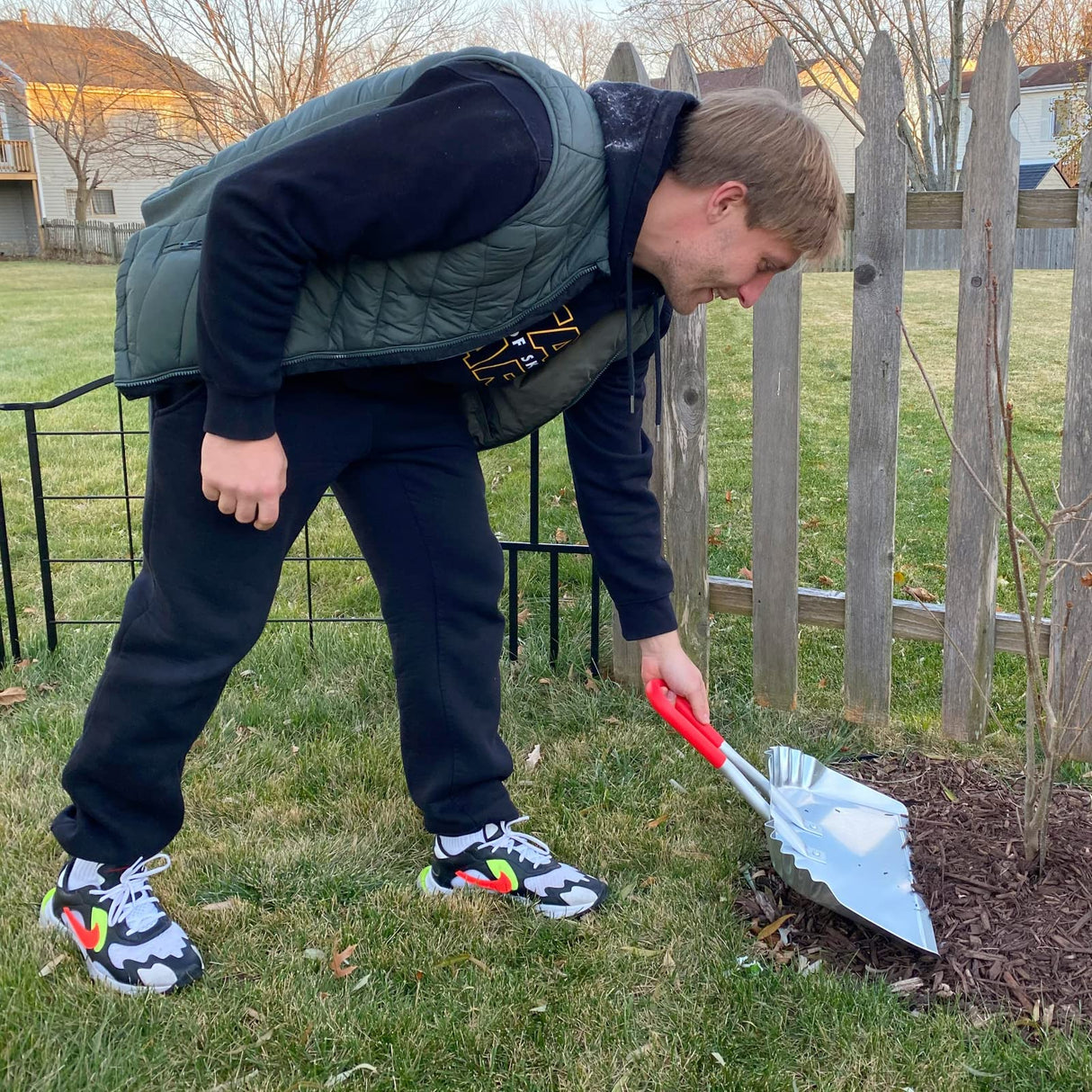 TOP DOG Metal Dustpan 17”, Aluminum Dust Pans Heavy Duty Does not Chip or Bend Sheet Metal Edge Flat Against Floor for Small Item Sweeping Rubber TOP DOG