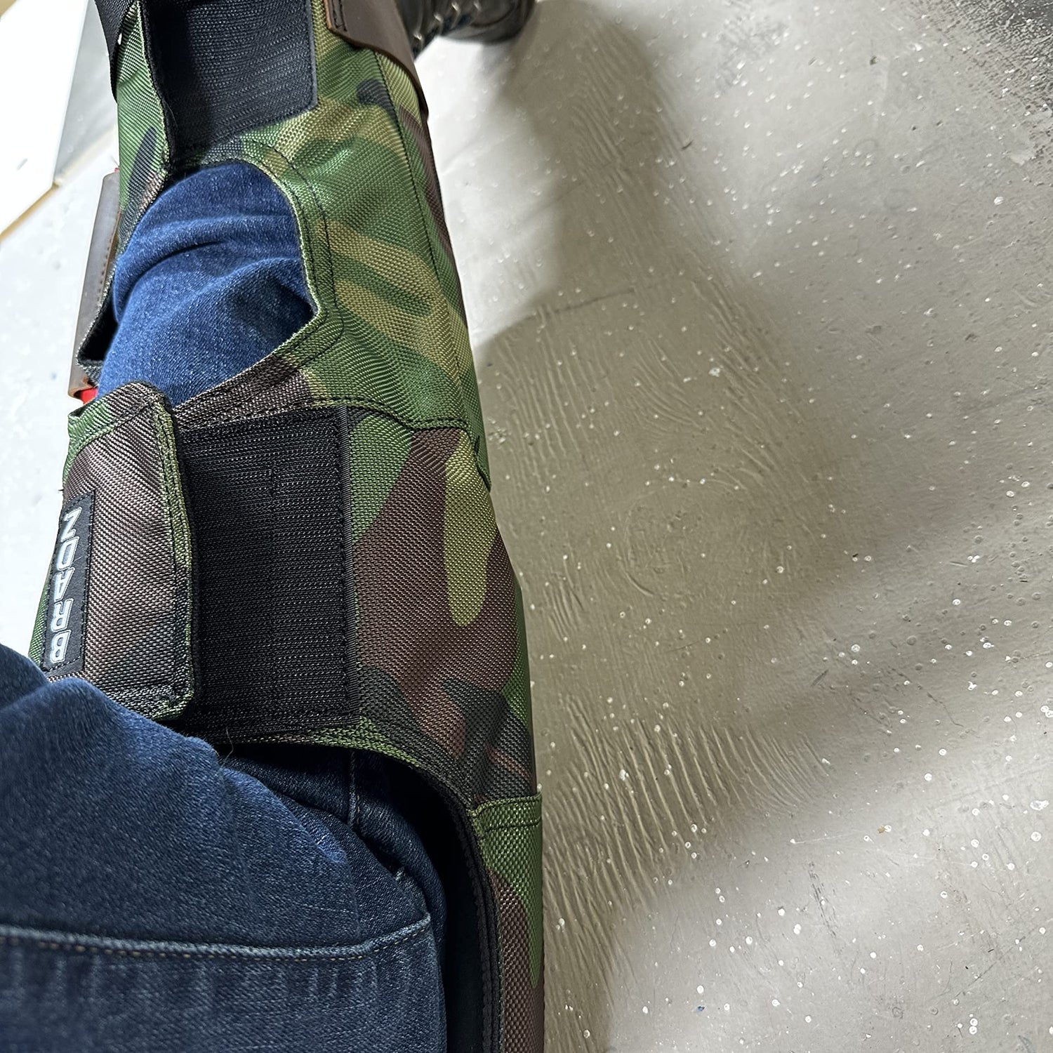 bradz Self-Supporting Knee Pads with built in tool pouches and replacable kneecaps offer open behind the knee all day comfort (5012 Medium, Camo) bradz