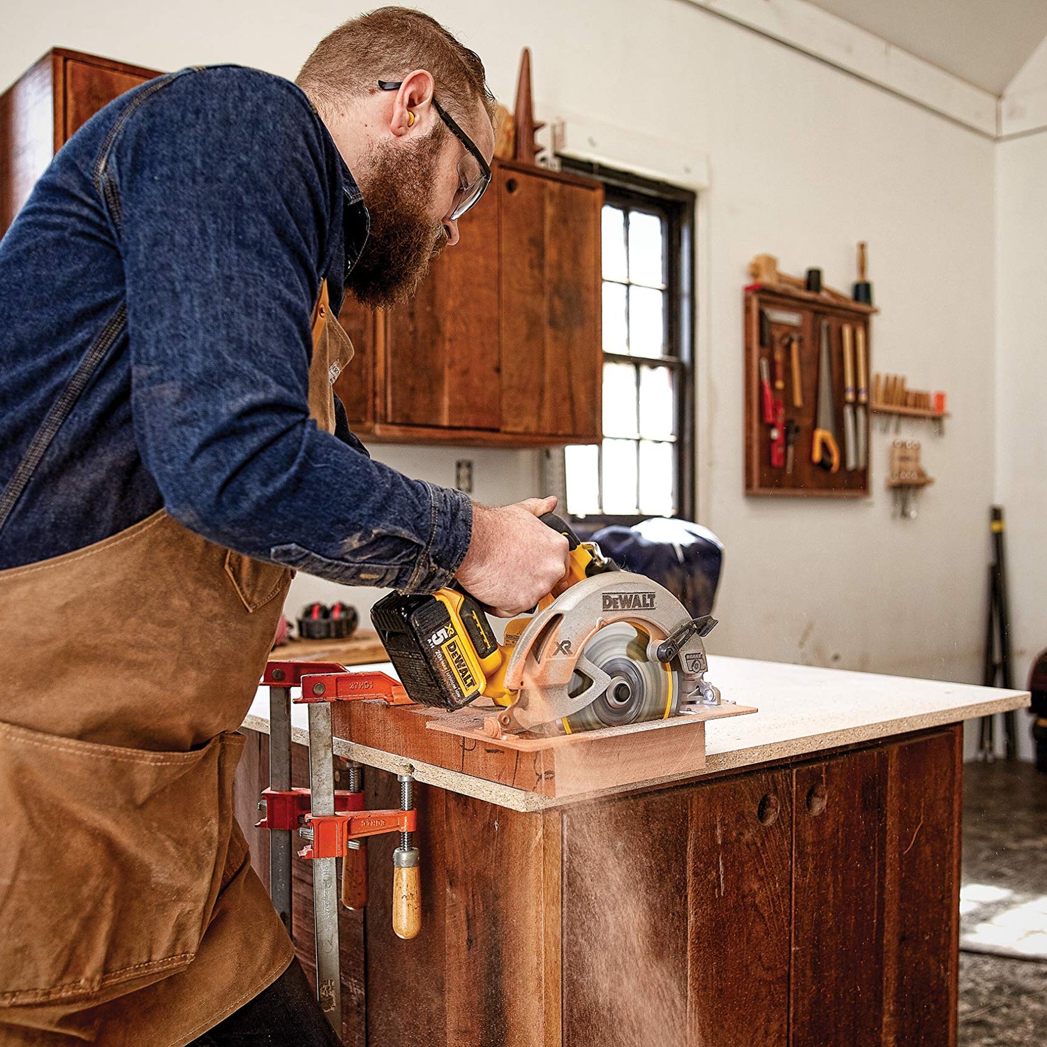 DEWALT 20V MAX 7-1/4-Inch Circular Saw with Brake, Tool Only, Cordless (DCS570B) DEWALT