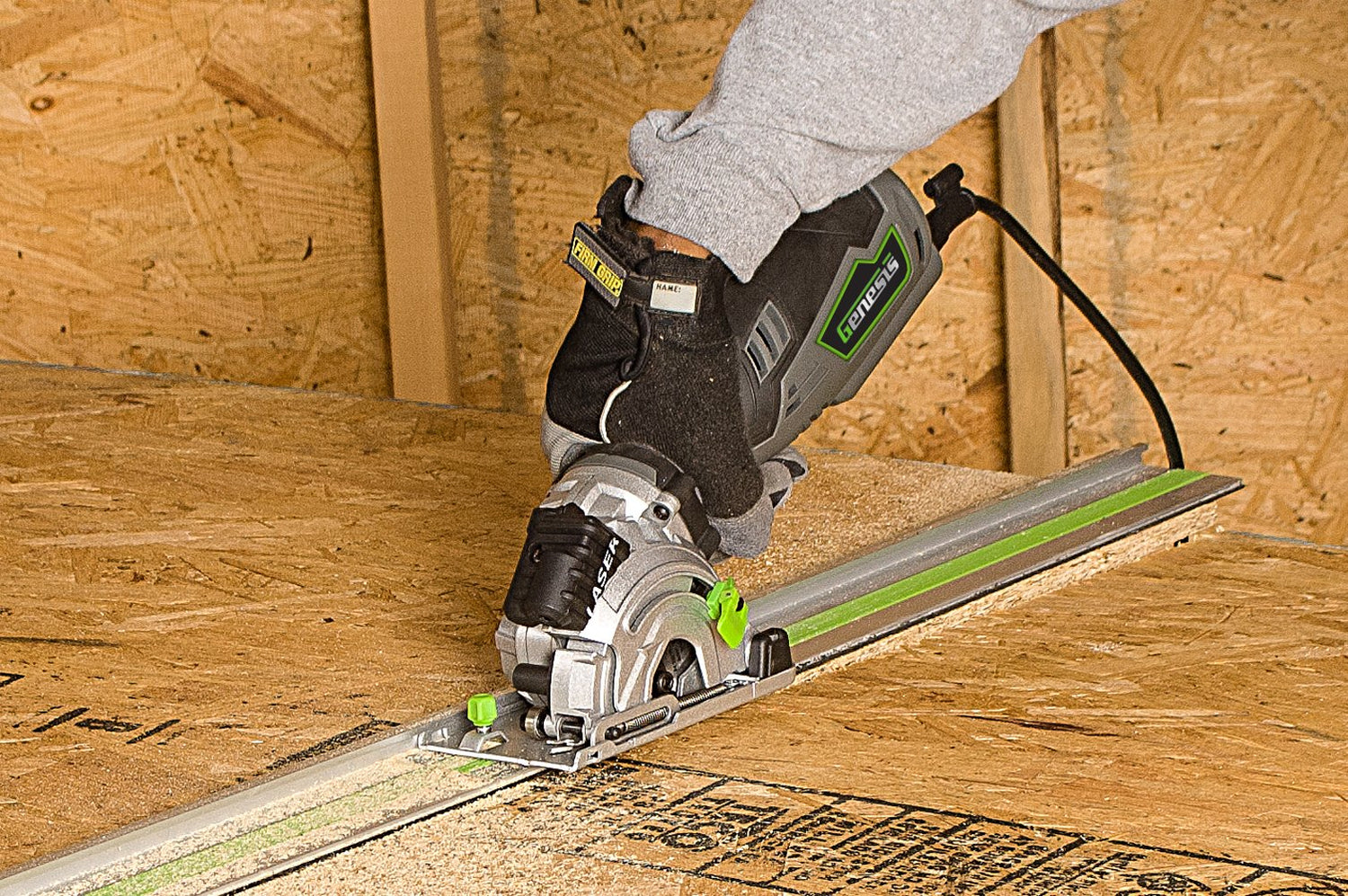 Genesis GPCS535CK 5.8 Amp 3 1/2” Control Grip Plunge Compact Circular Saw Kit with Laser, Miter Base, 3 Assorted Blades, Vacuum Adapter Hose, Rip Genesis