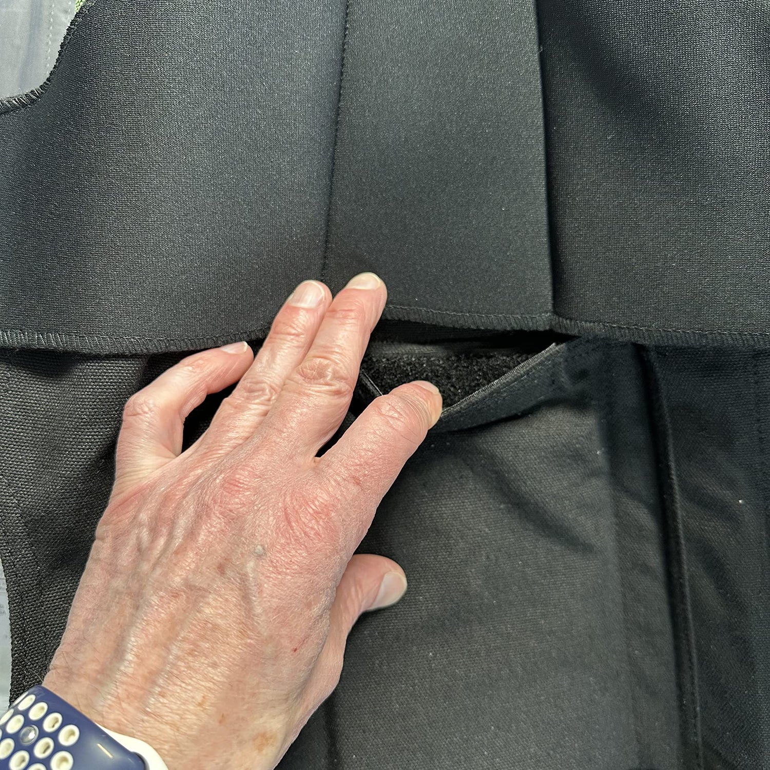 bradz Self-Supporting Knee Pads with built in tool pouches and replacable kneecaps offer open behind the knee all day comfort (5012 Medium, Camo) bradz