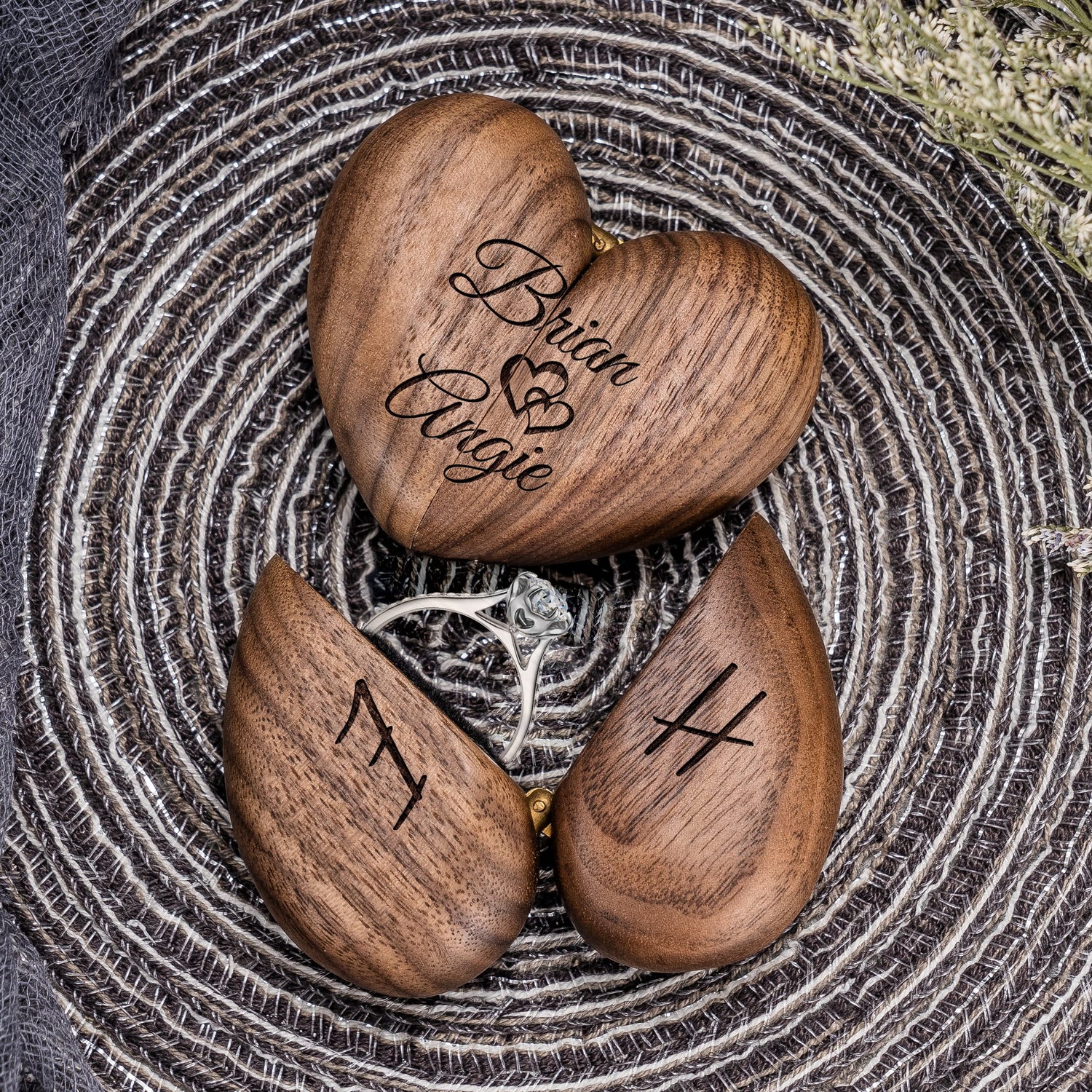 KEMEILA Custom Wooden Ring Box, Heart Shaped Engagement Ring Box, Walnut Ring Box Solid Wood Ring Box Jewelry Box Gift For Proposal Engagement KEMEILA